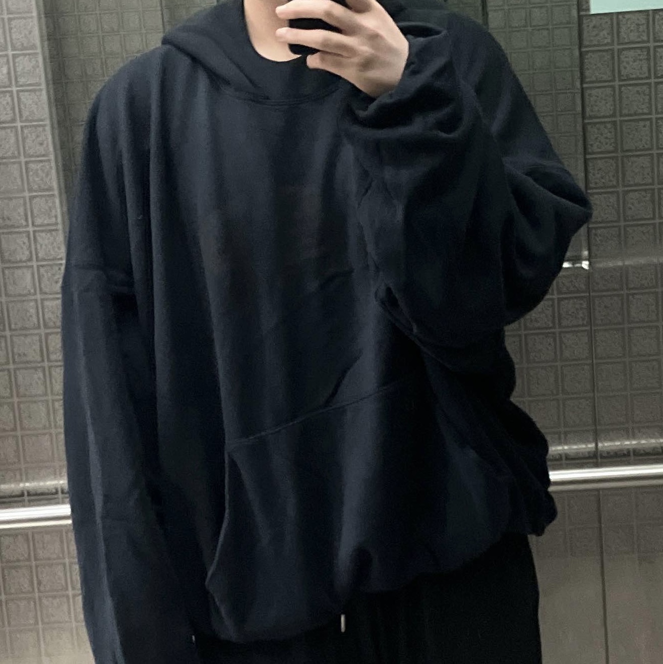Yeezy Gap Engineered By Balenciaga Dove Hoodie Washed Black 착용 스타일