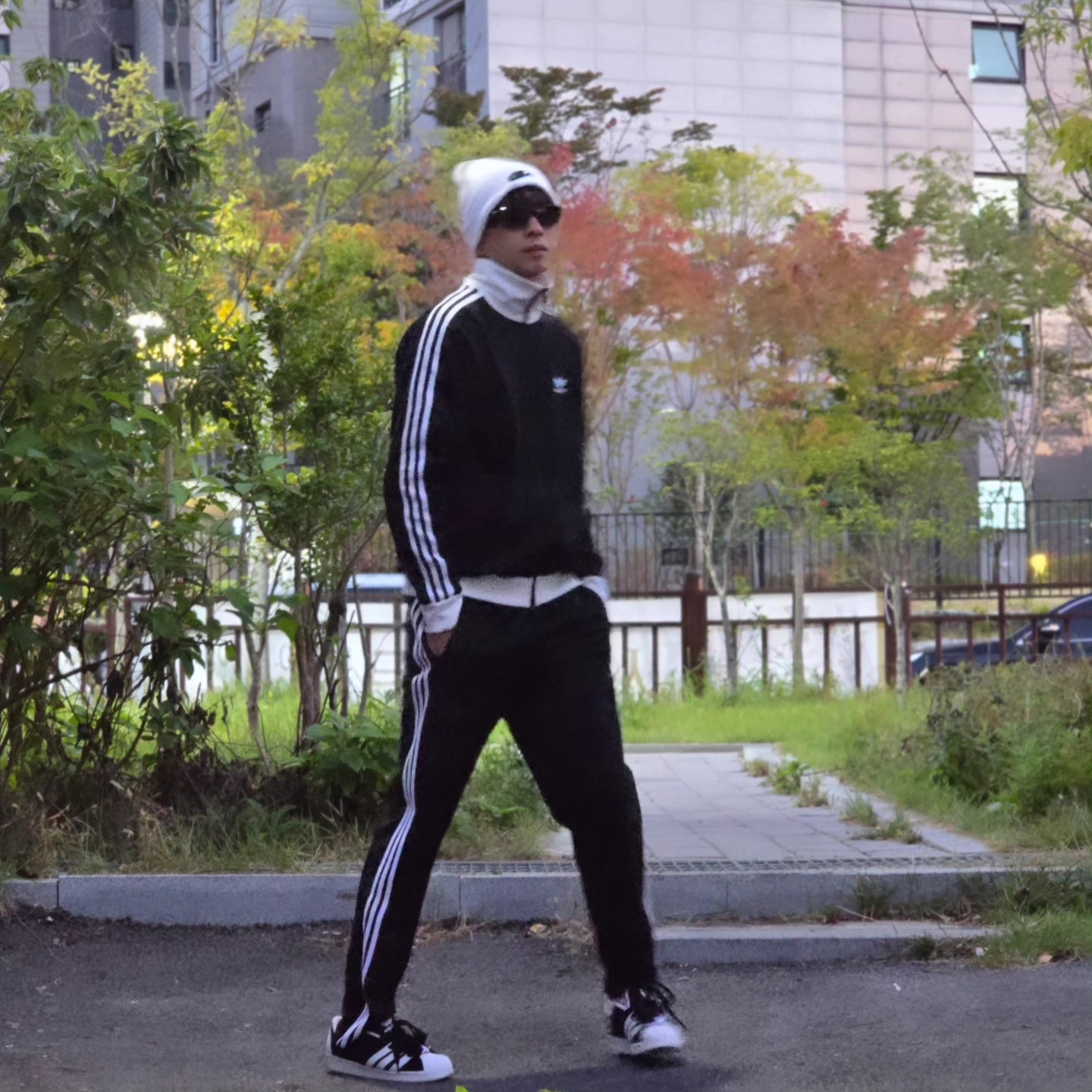 Nike NSW Utility Futura Beanie White, Adidas Adicolor Classics Beckenbauer Track Jacket Black - KR Sizing 착용 스타일 - 4