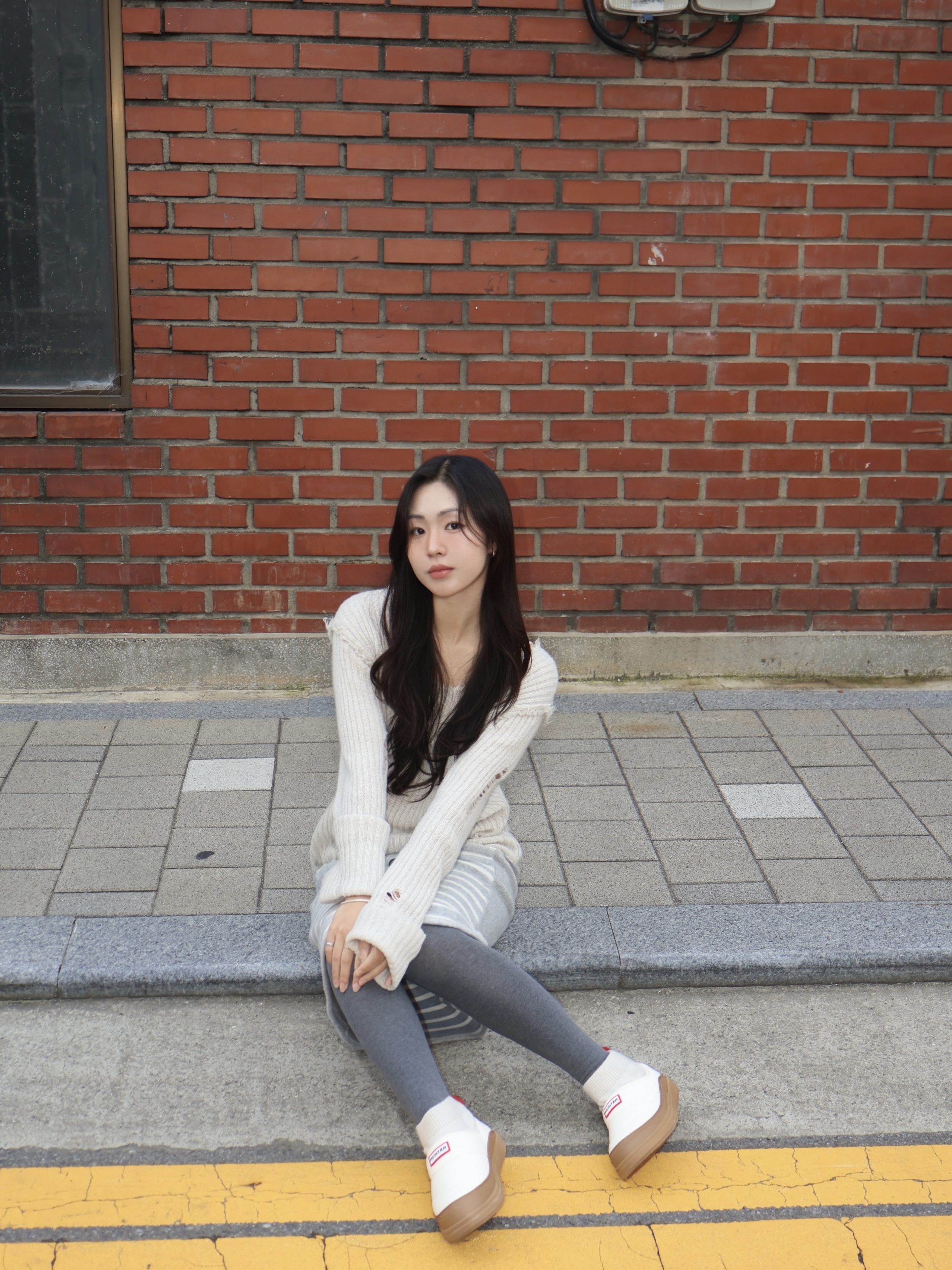 (W) Hunter In Out Puffer Knit Cuff Boots White Willow 착용 스타일 - 4