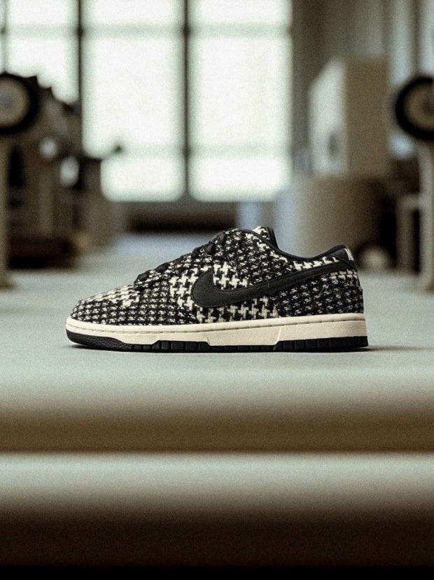 (W) Nike x Harris Tweed Dunk Low Black and Phantom 착용 스타일
