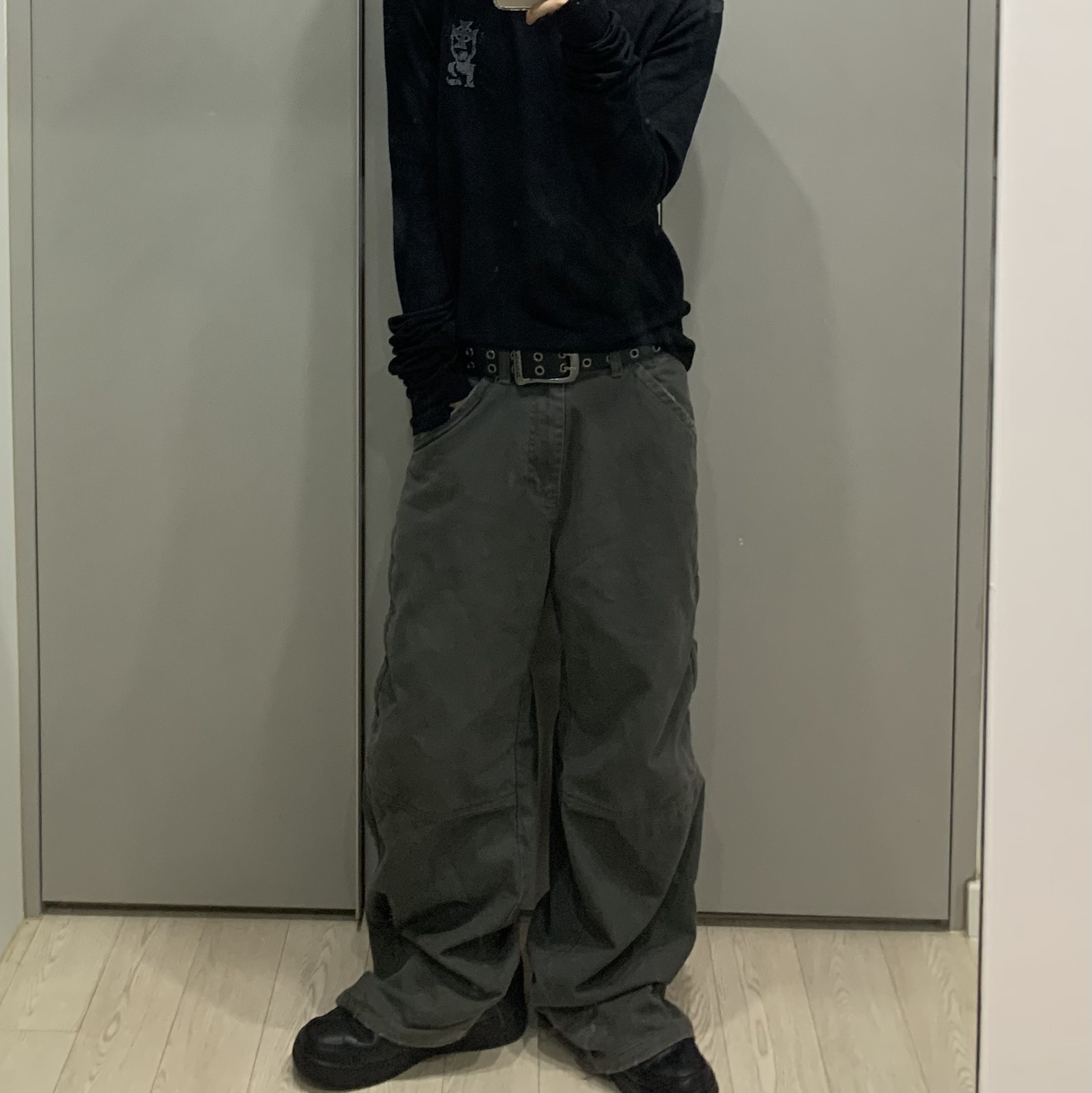 Nike Air Force 1 '07 Low Triple Black 착용 스타일