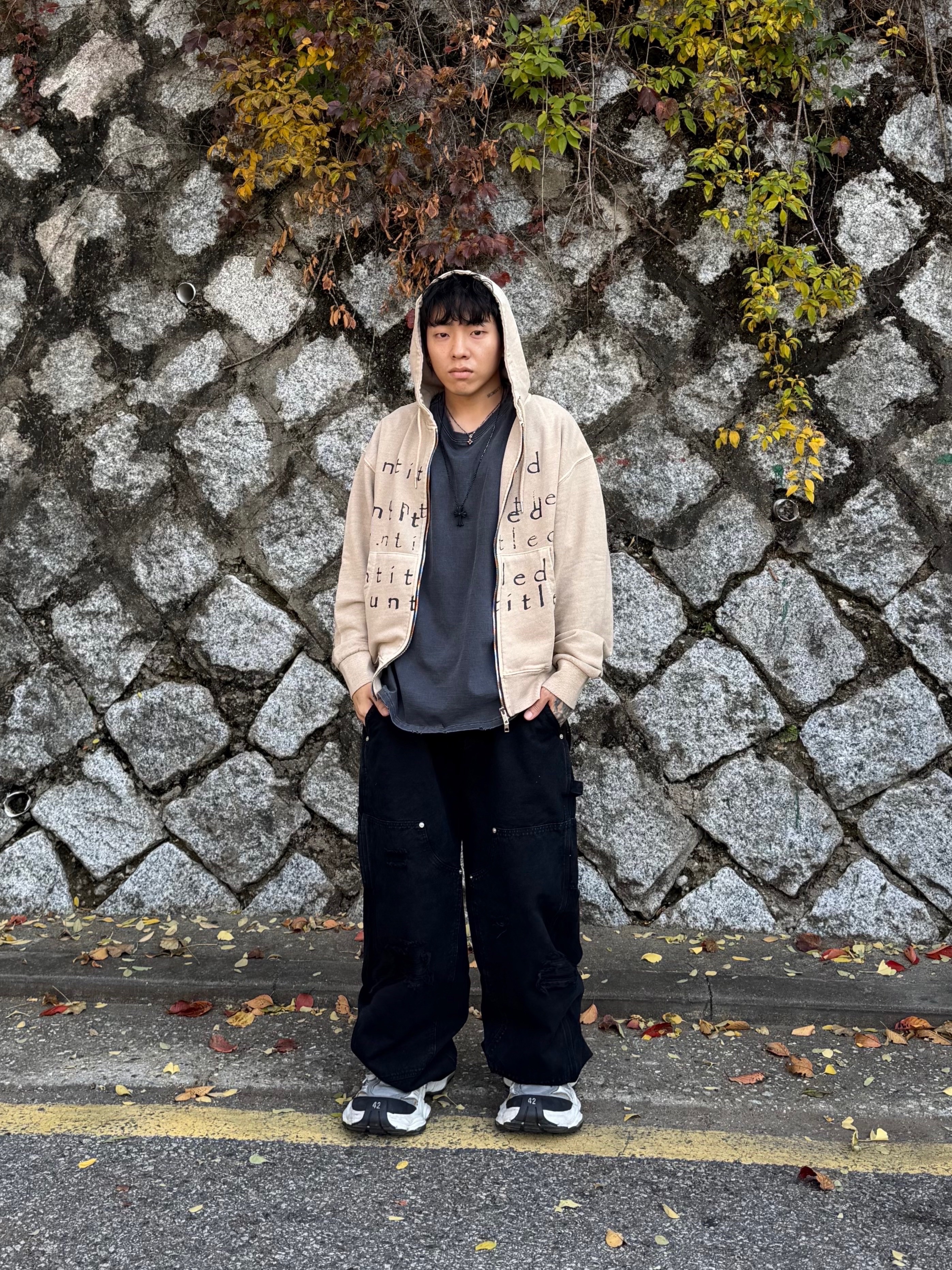 Balenciaga Cargo Sneakers White Grey 착용 스타일 - 2