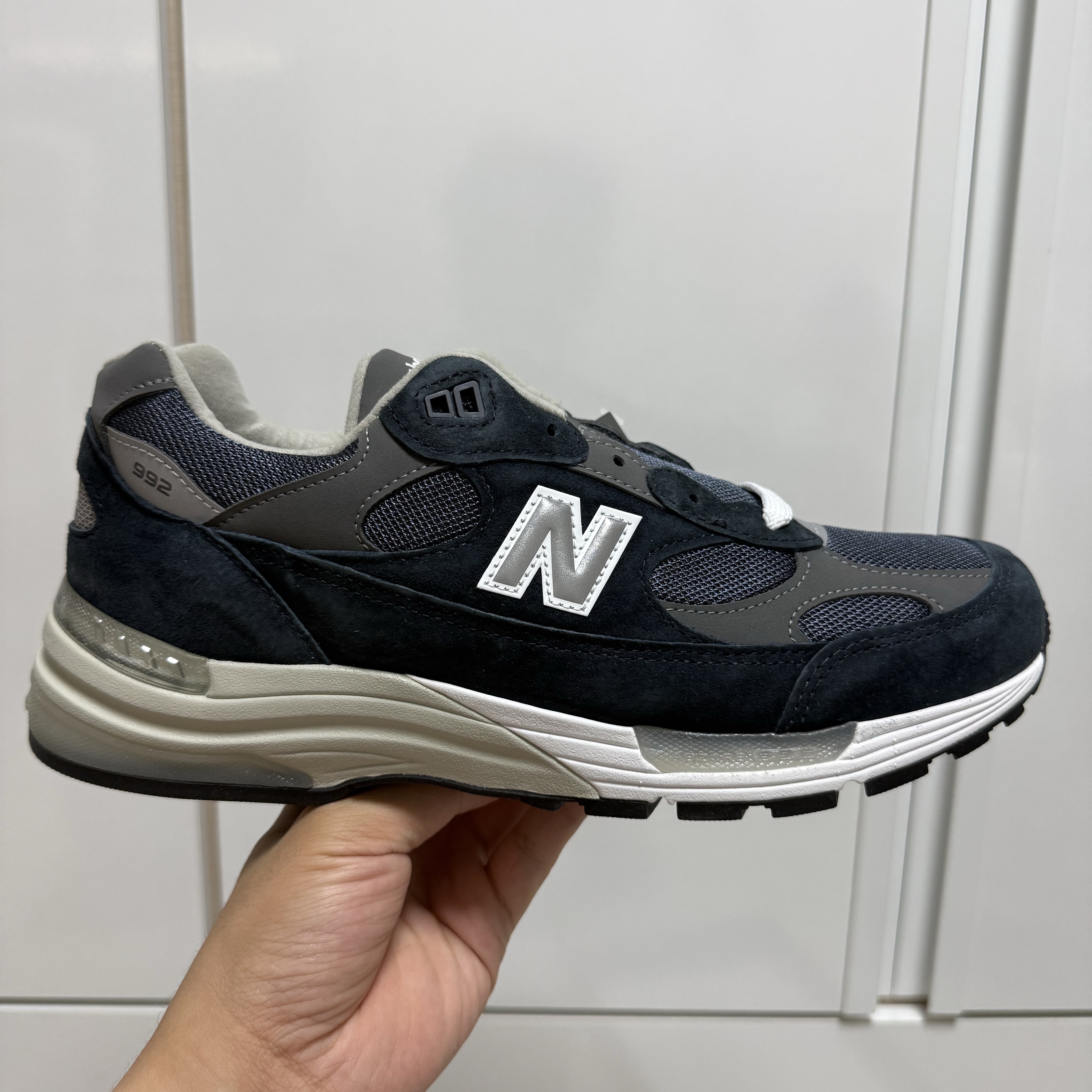 New Balance 992 Made in USA Core Navy, New Balance 530 Steel Grey 착용 스타일 - 2