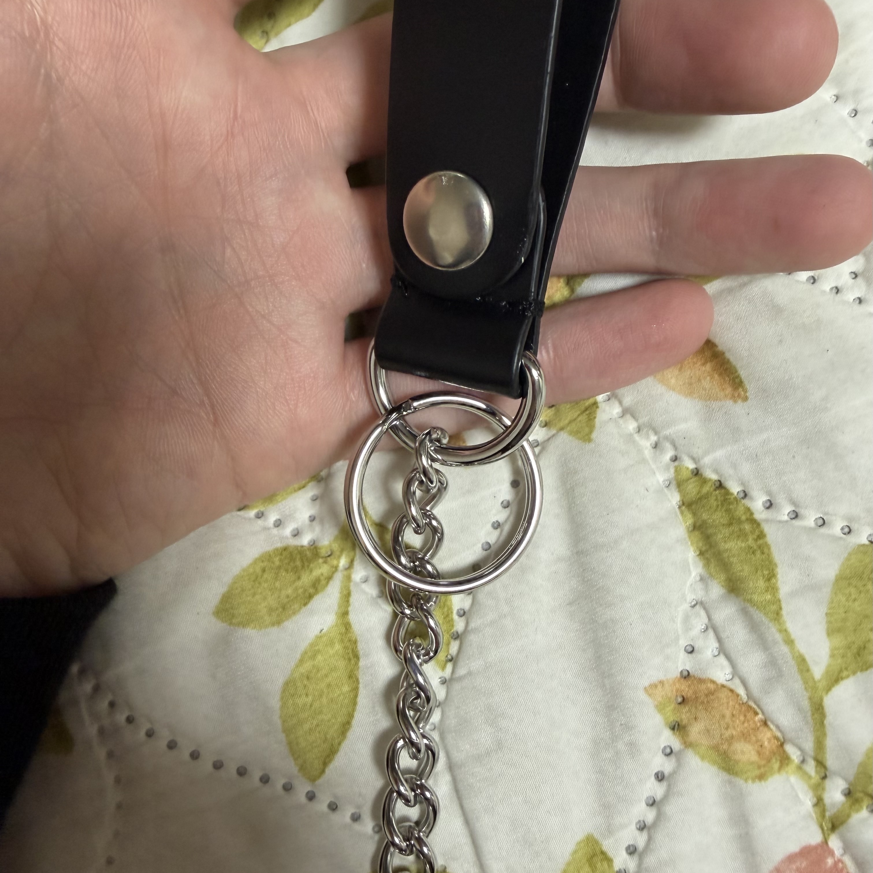 Supreme Leather Chain Wallet Black 착용 스타일 - 10