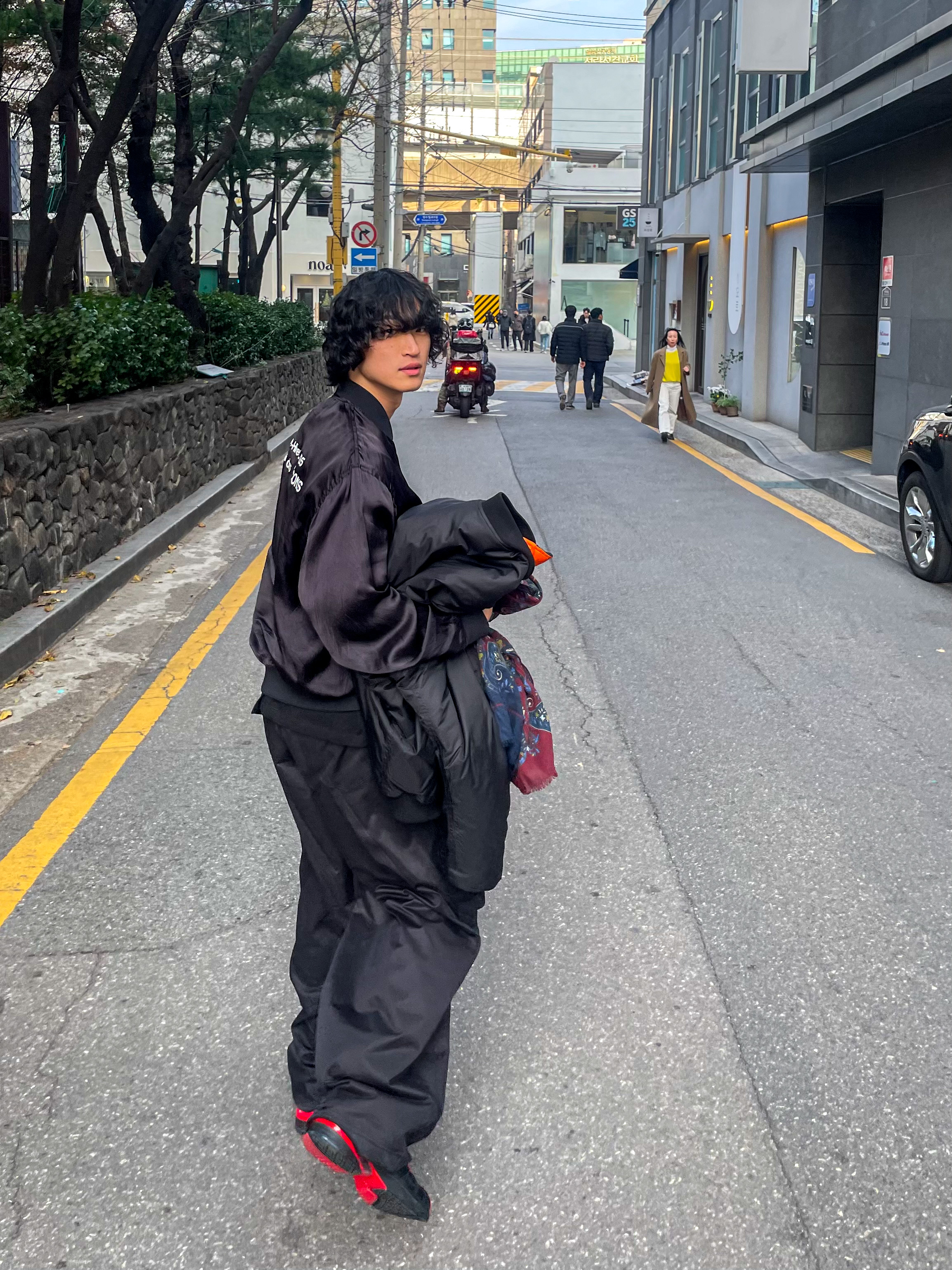 CDG '84-85 Staff Blouson Black 착용 스타일