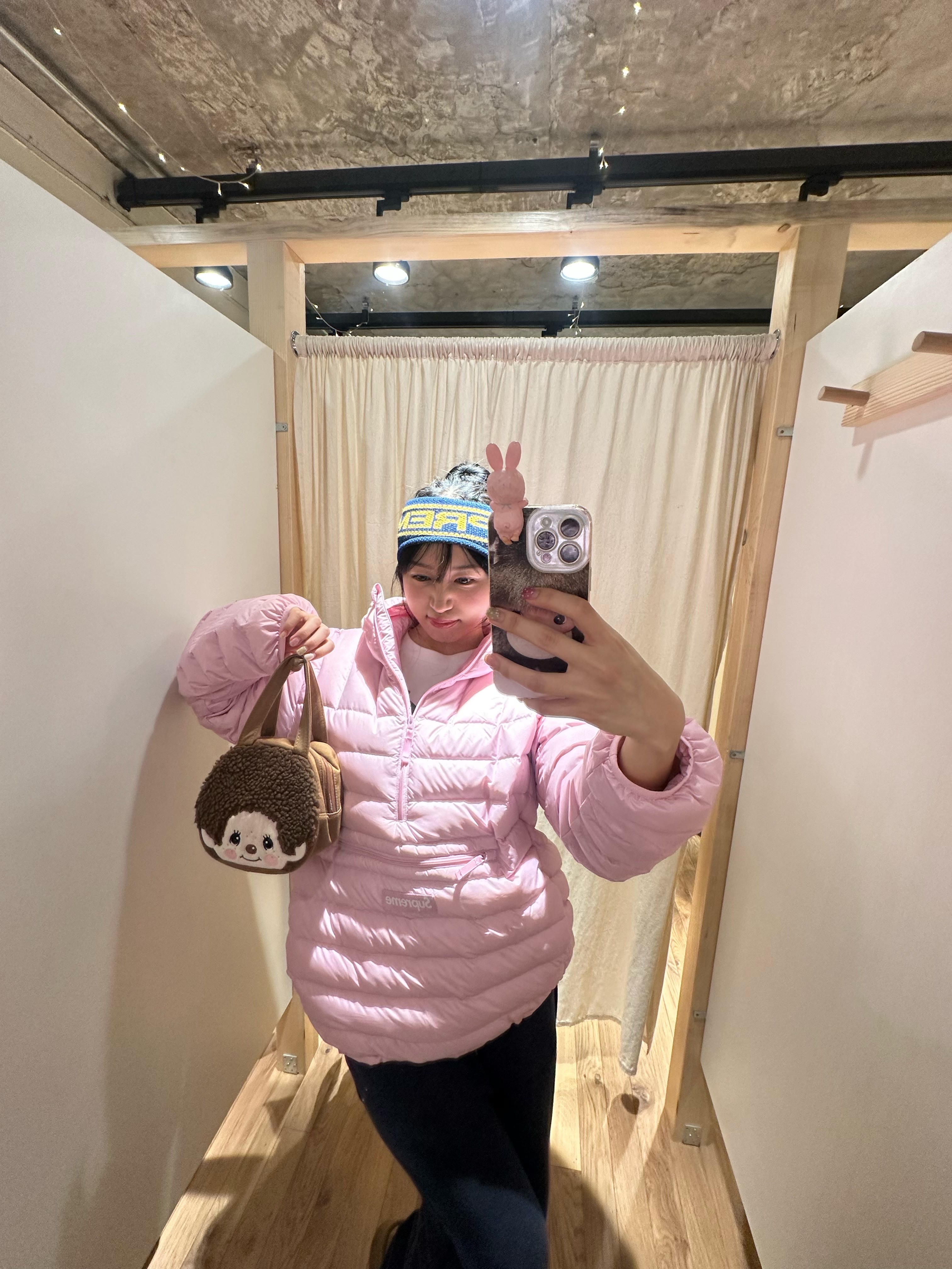Supreme Micro Down Half Zip Hooded Pullover Light Pink - 25FW, Supreme Contrast Logo Headband Navy - 25FW 착용 스타일 - 7