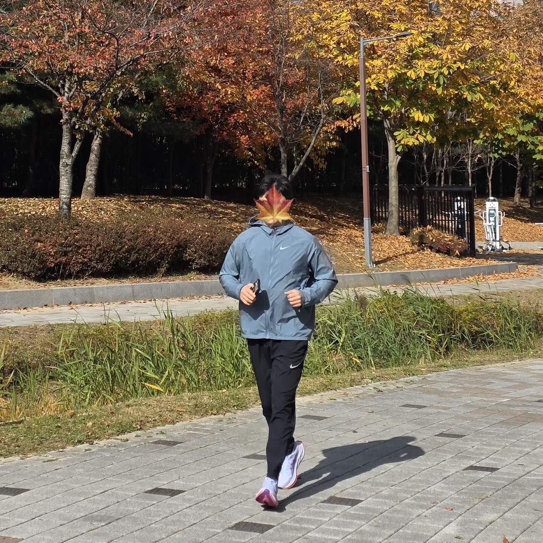 Asics Superblast 2 Blue Fade Edo Purple, Apple Airpods Pro 2nd Gen with MagSafe Charging Case USB C (Korean Ver.) 착용 스타일