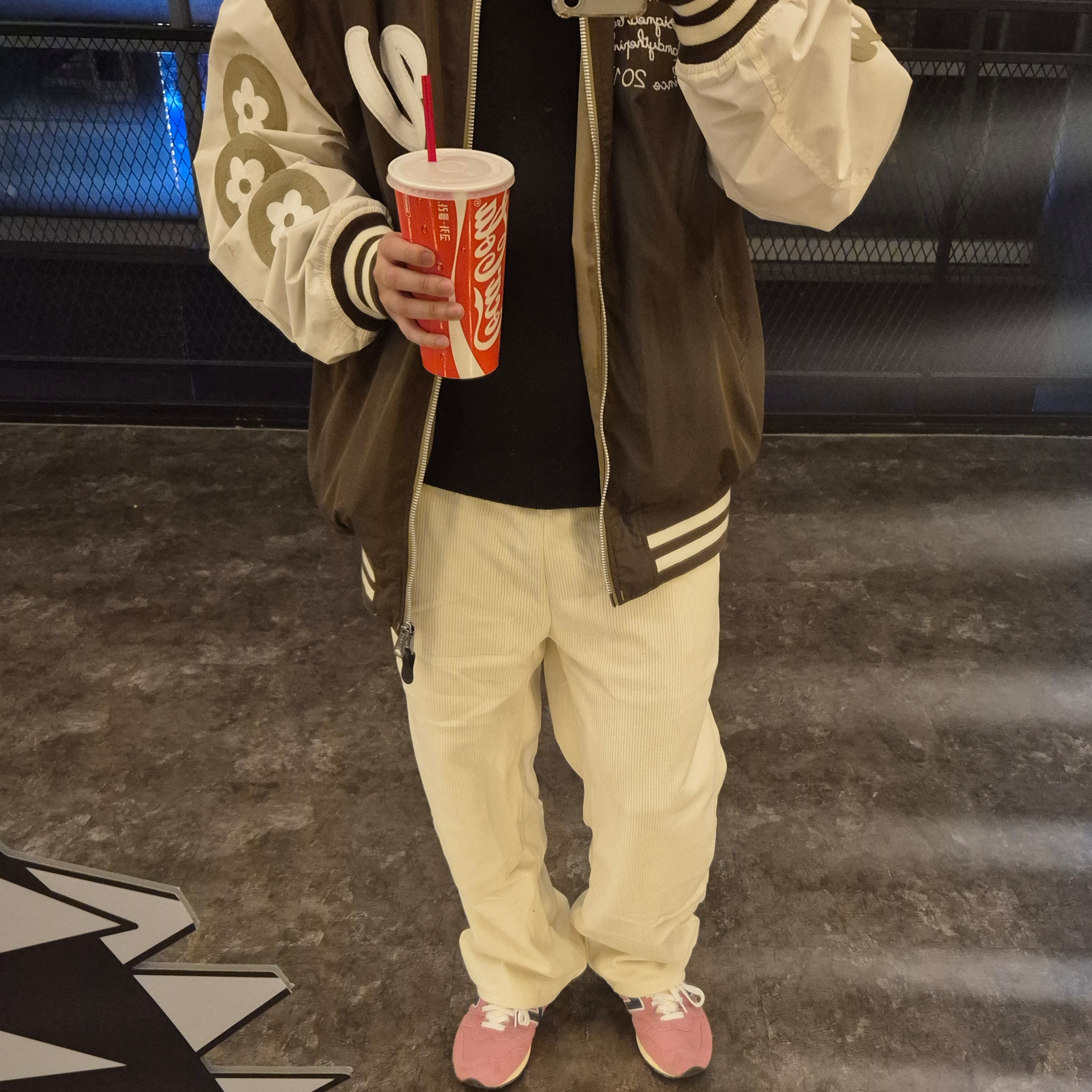 Vandy The Pink x Alpha Industries Bomber Jacket Lead Gray, New Balance x Aime Leon Dore 1300 Dusty Pink 착용 스타일 - 2