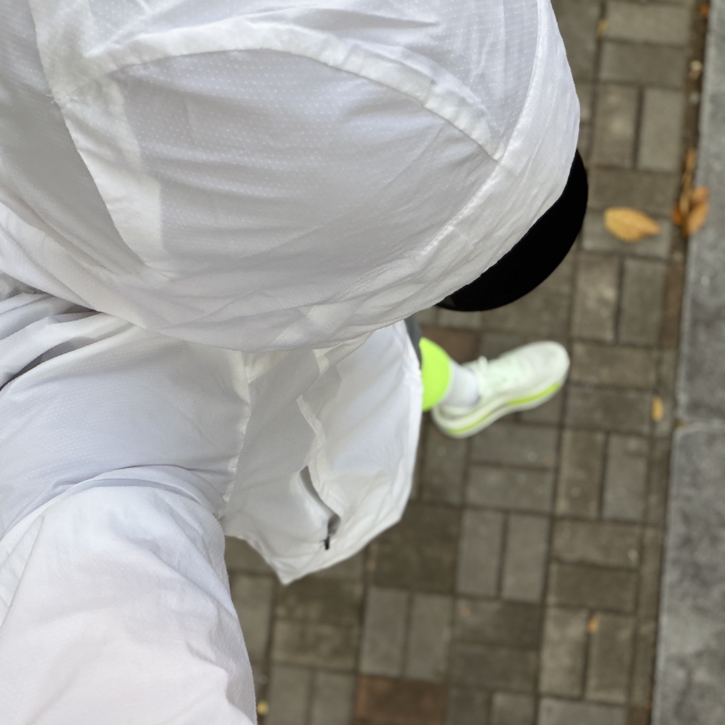 Nike Vomero Premium  Barely Green Clay Green, Nike Windrunner Running Jacket White - Asia 착용 스타일 - 3