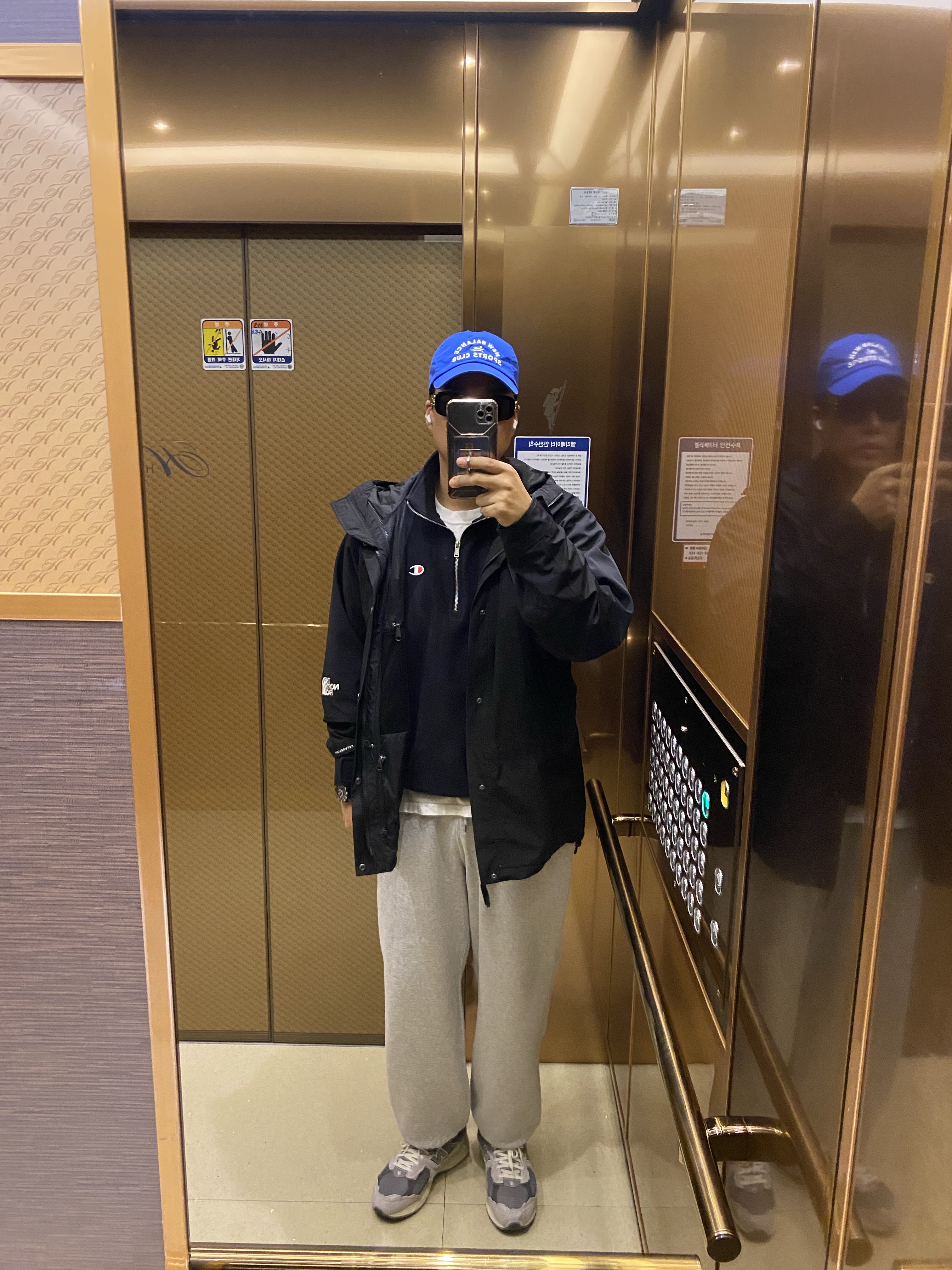 New Balance 2002R Protection Pack Rain Cloud 착용 스타일