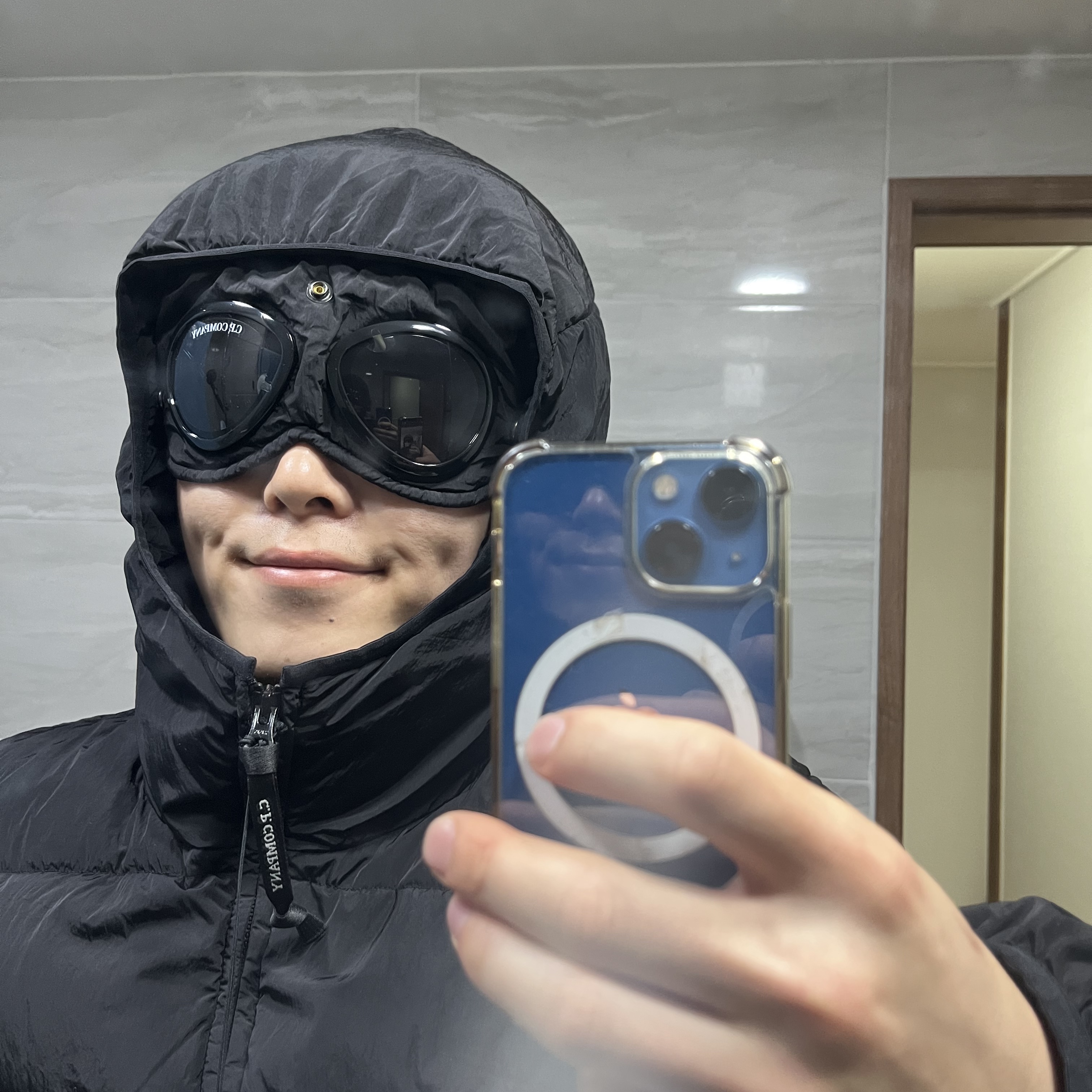 C.P. Company Chrome-R Goggle Down Jacket Black - 24FW 착용 스타일