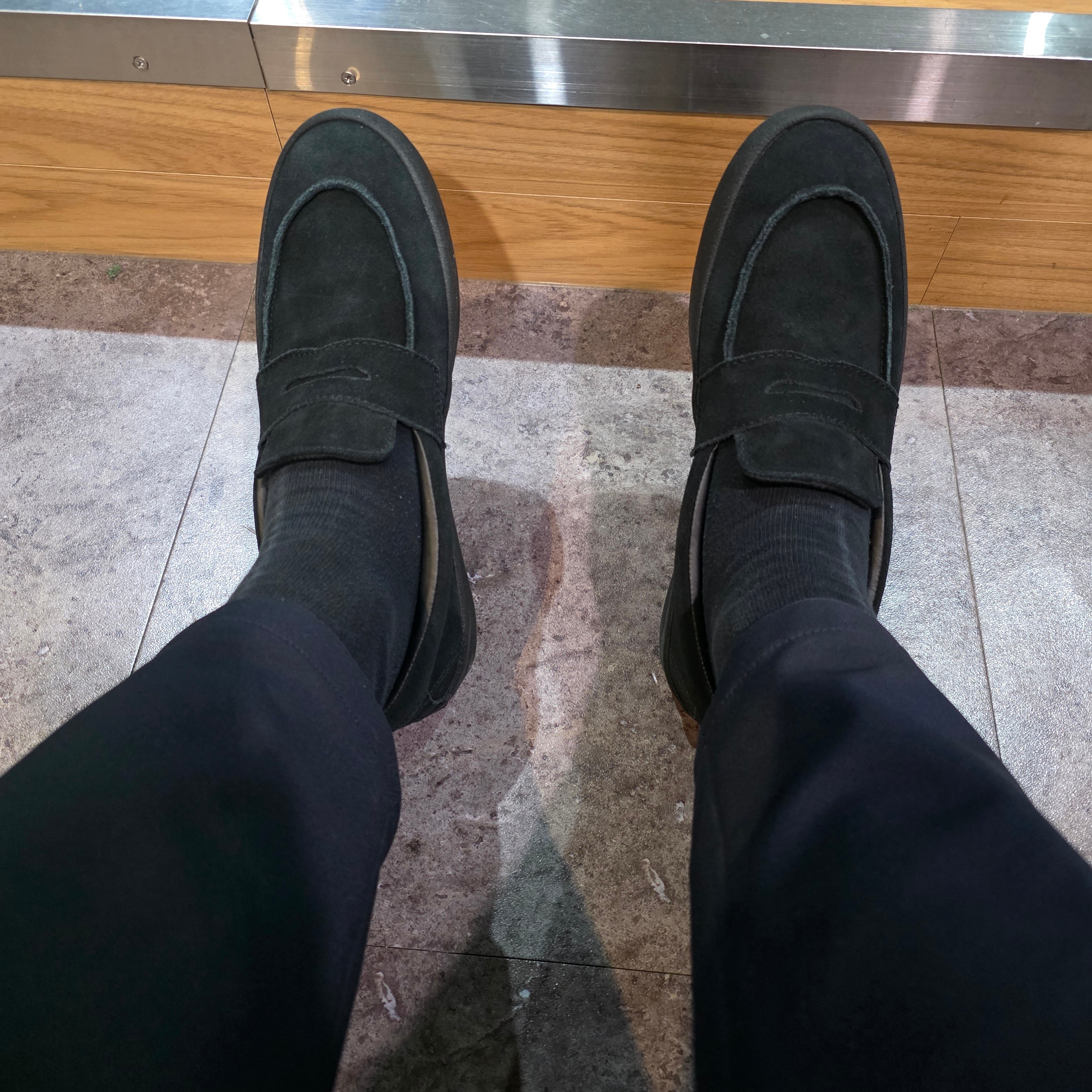 Vans Skate Loafer Suede Black 착용 스타일 - 3