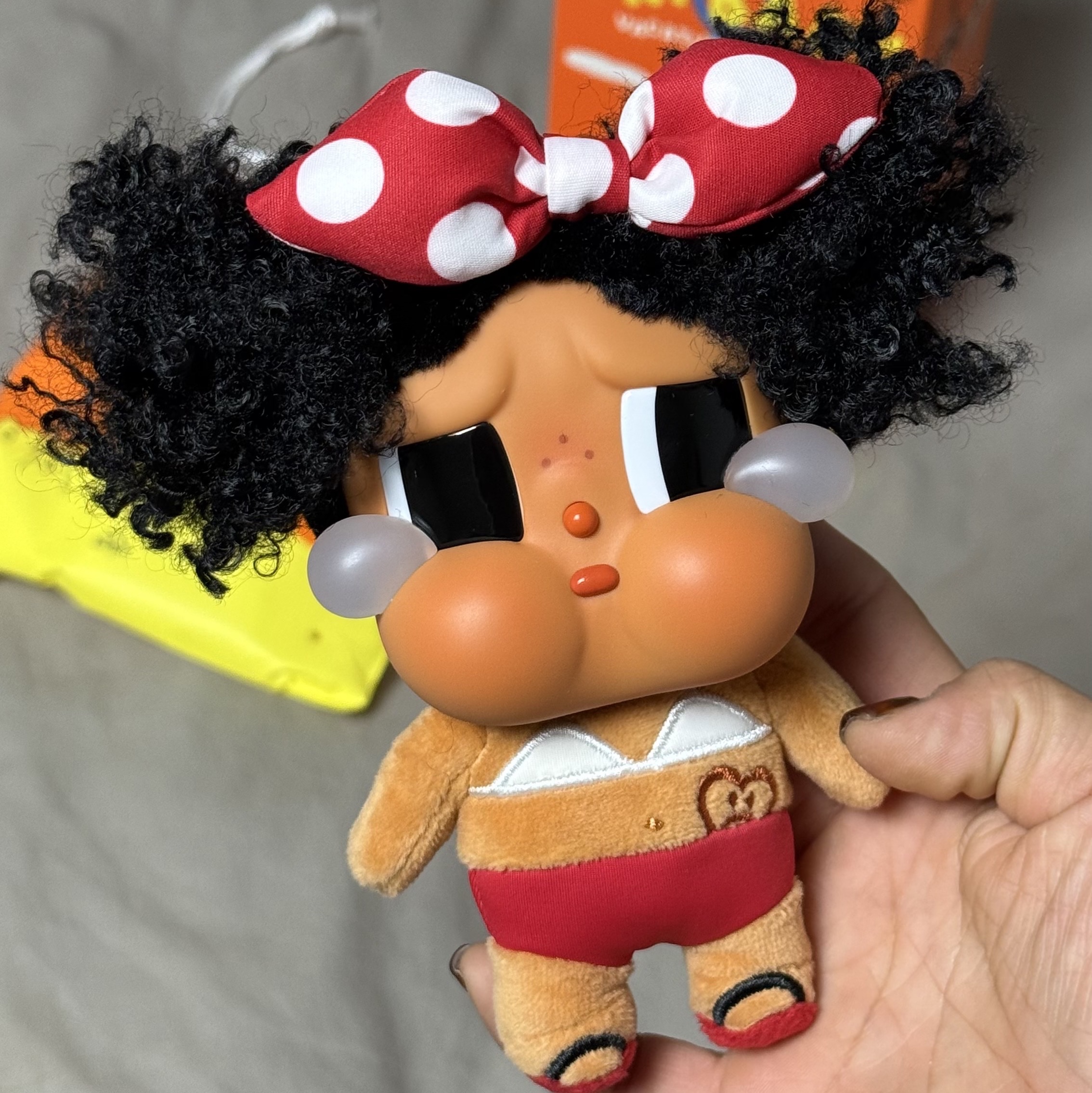 Pop Mart Crybaby Vacation Mode On Series Vinyl Plush Pendant My Summer Vibe (Opened Case) 착용 스타일