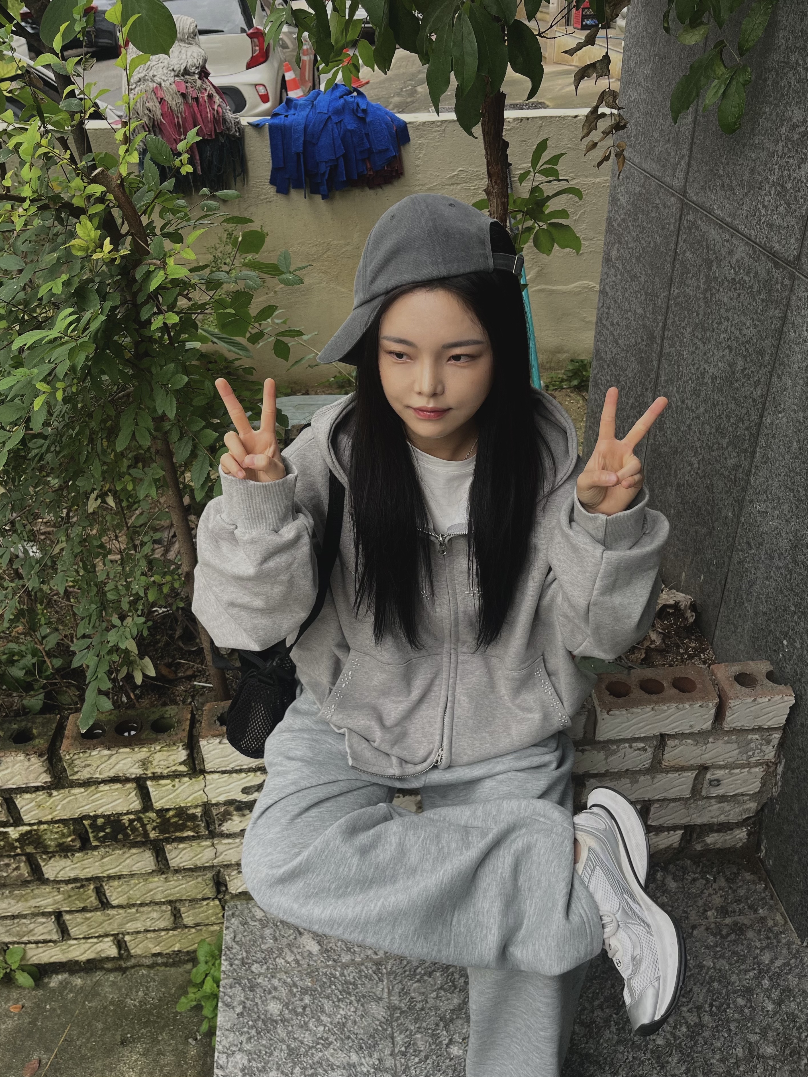 Balenciaga Circuit Sneaker White Silver, Supreme Mesh Mini Duffle Bag Black - 25SS 착용 스타일 - 6