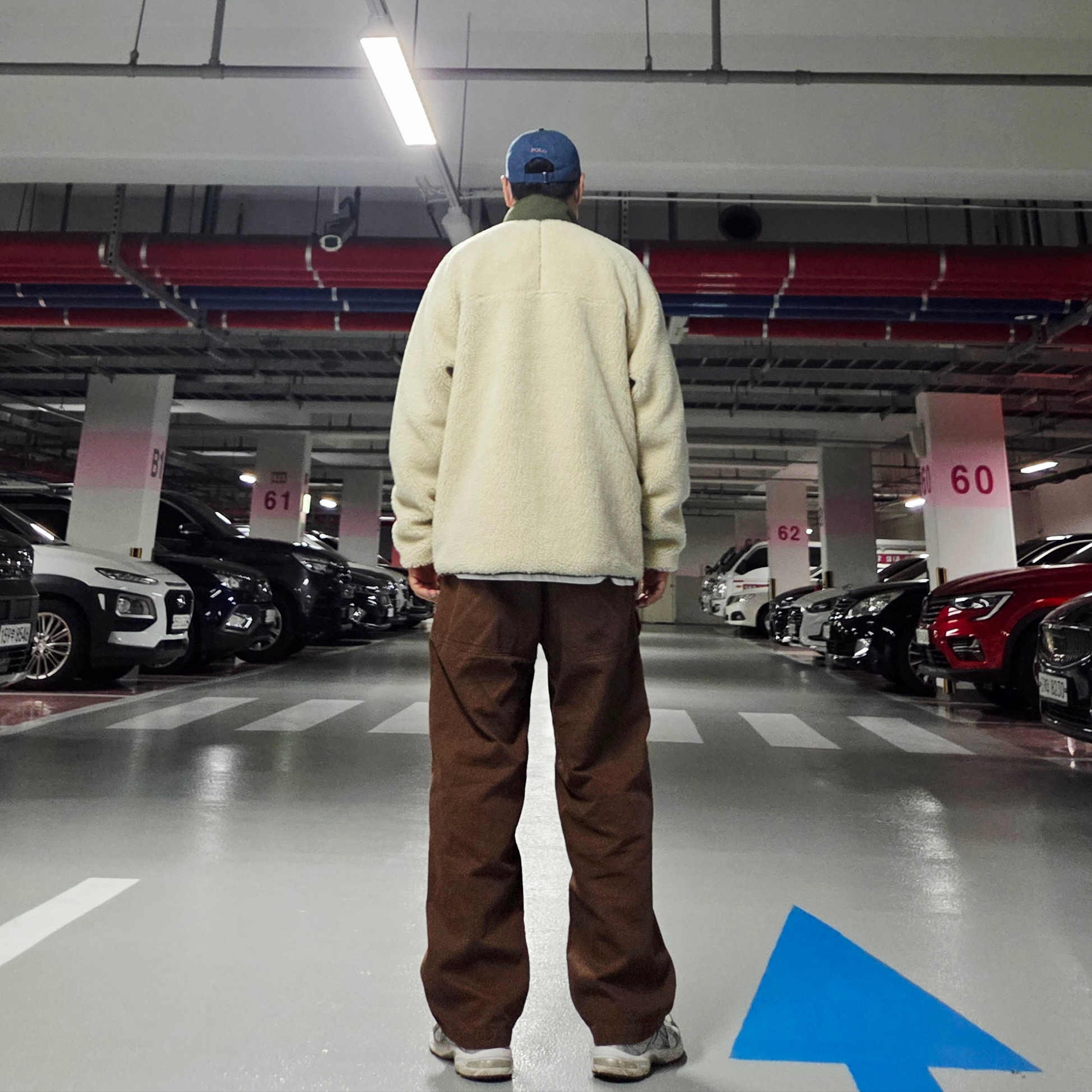 Asics Gel-1130 White Black, Patagonia Classic Retro-X Fleece Jacket Dark Natural W Basin Green 착용 스타일 - 4