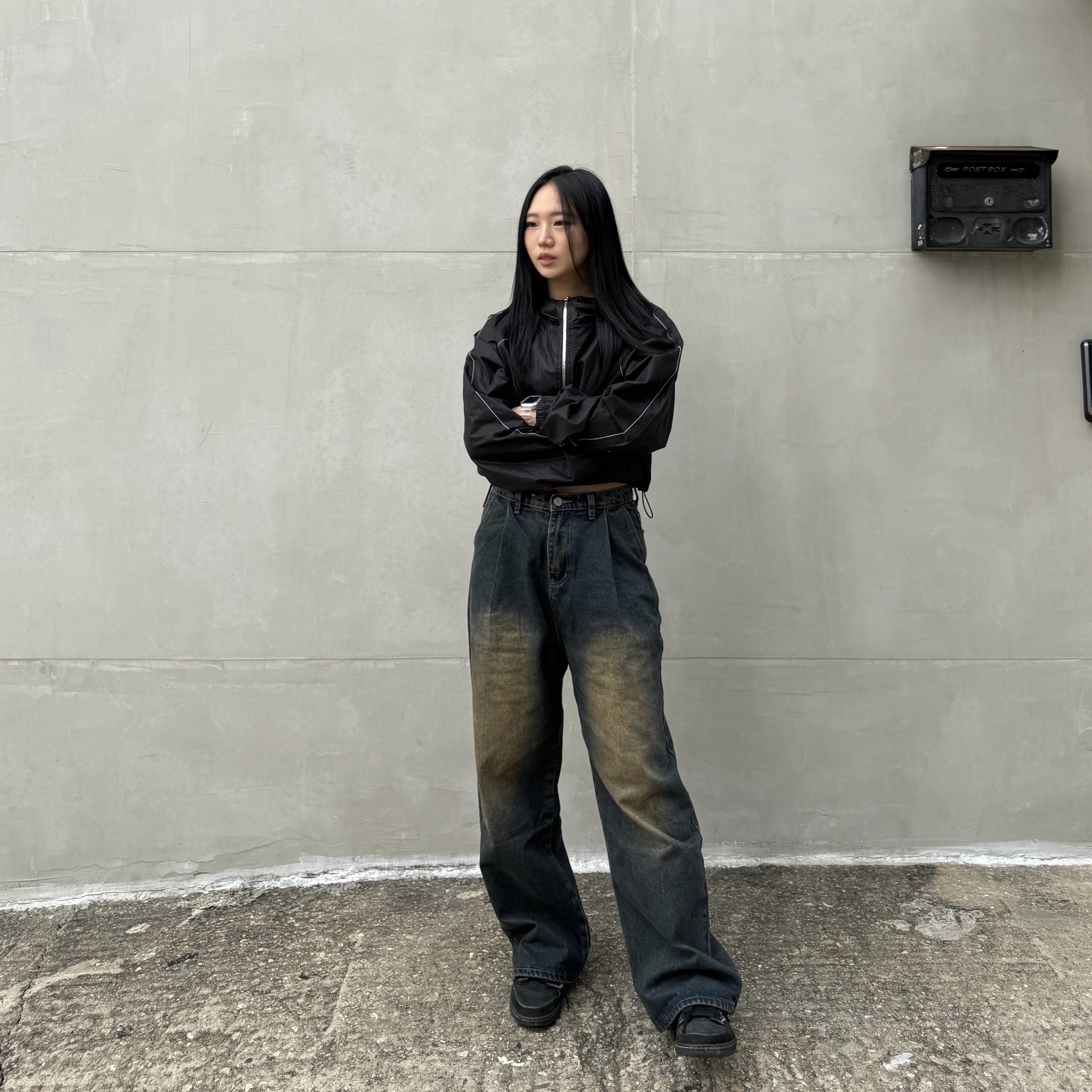 (W) Matin Kim Matin Crop Hoody Coating Jumper Black, Jordan 1 x Travis Scott Retro Low OG SP Black Phantom 착용 스타일