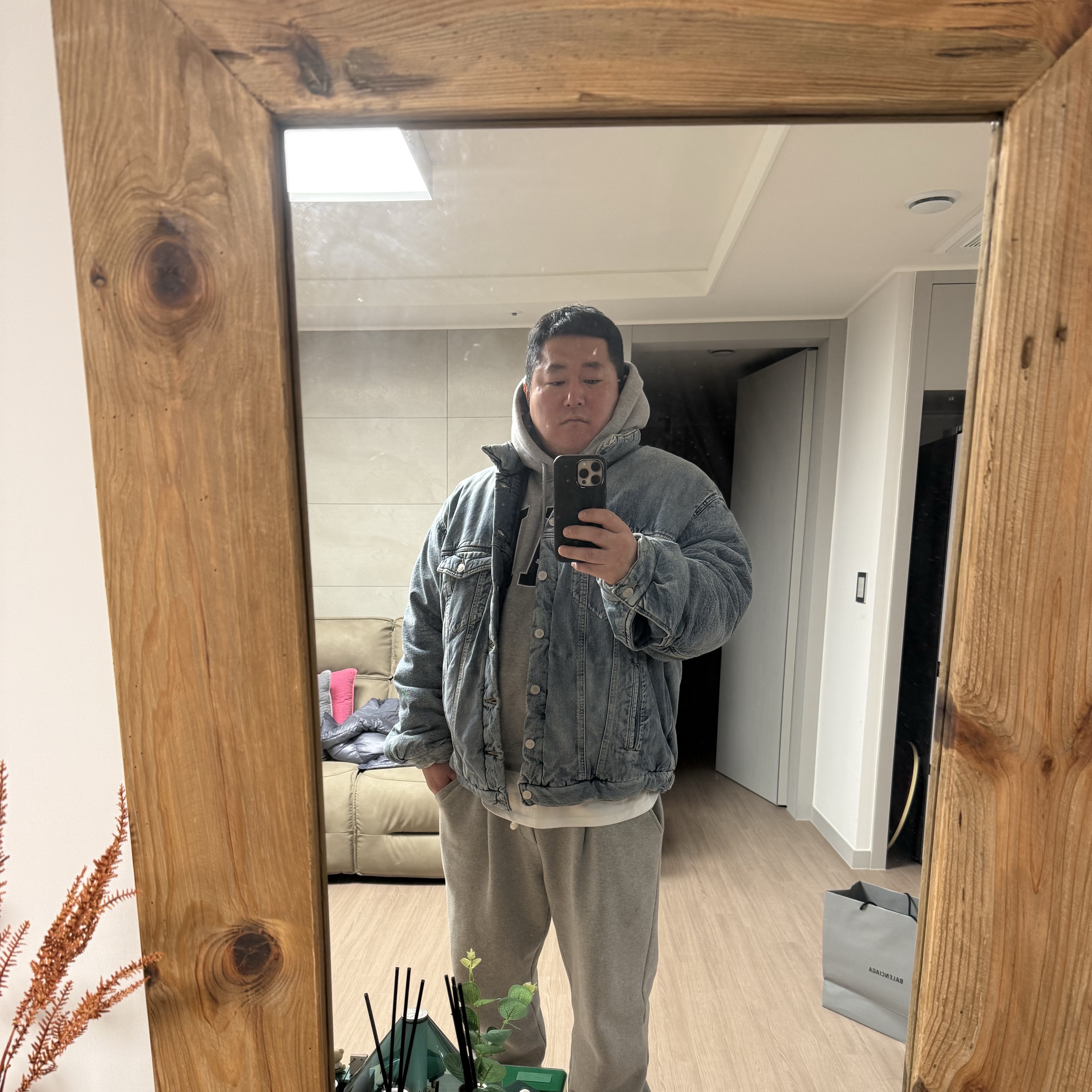 Balenciaga Padded Japanese Denim Jacket Indigo 착용 스타일 - 2