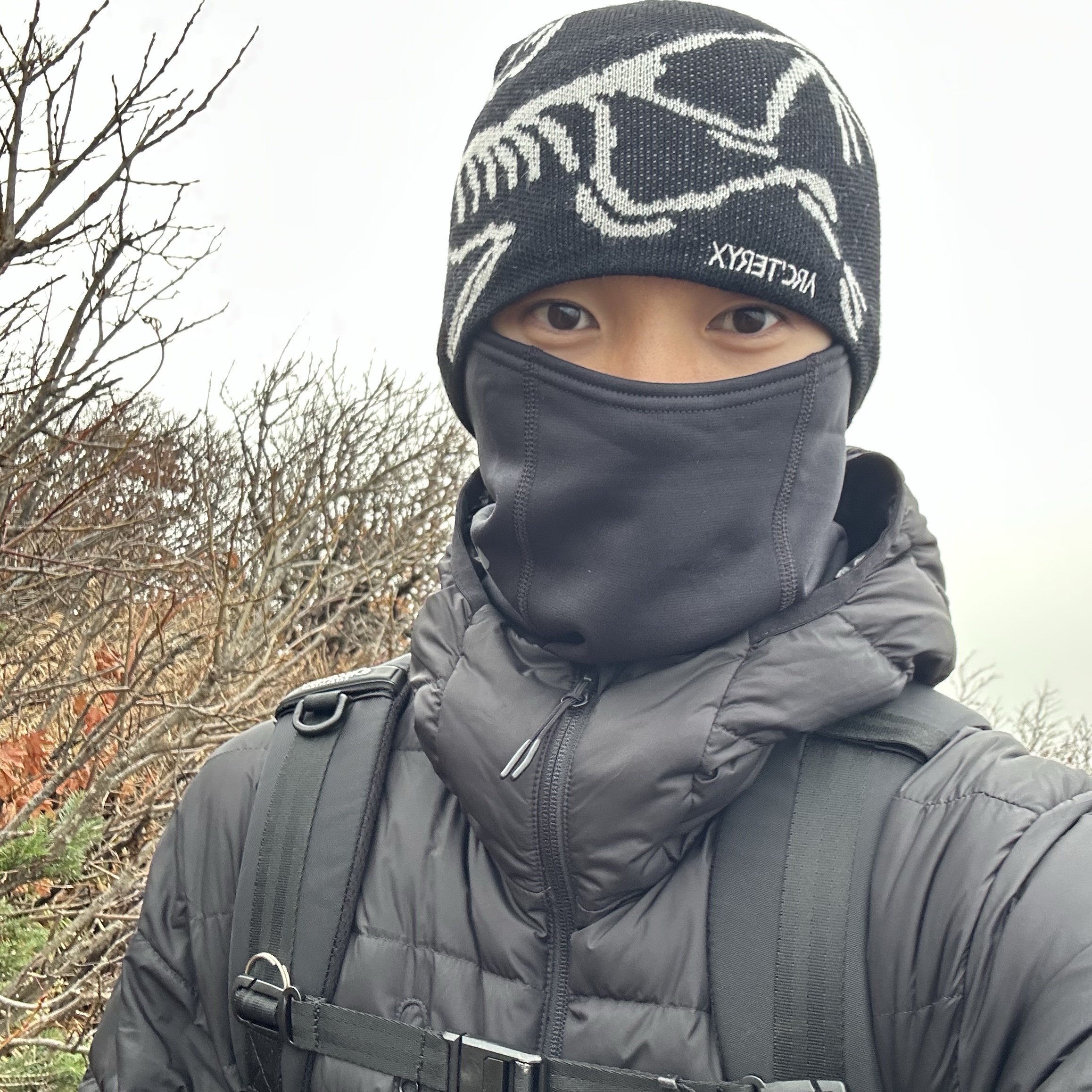 Salomon XT-4 Black Silver Metallic, Arc'teryx Bird Head Toque Orca 착용 스타일 - 3