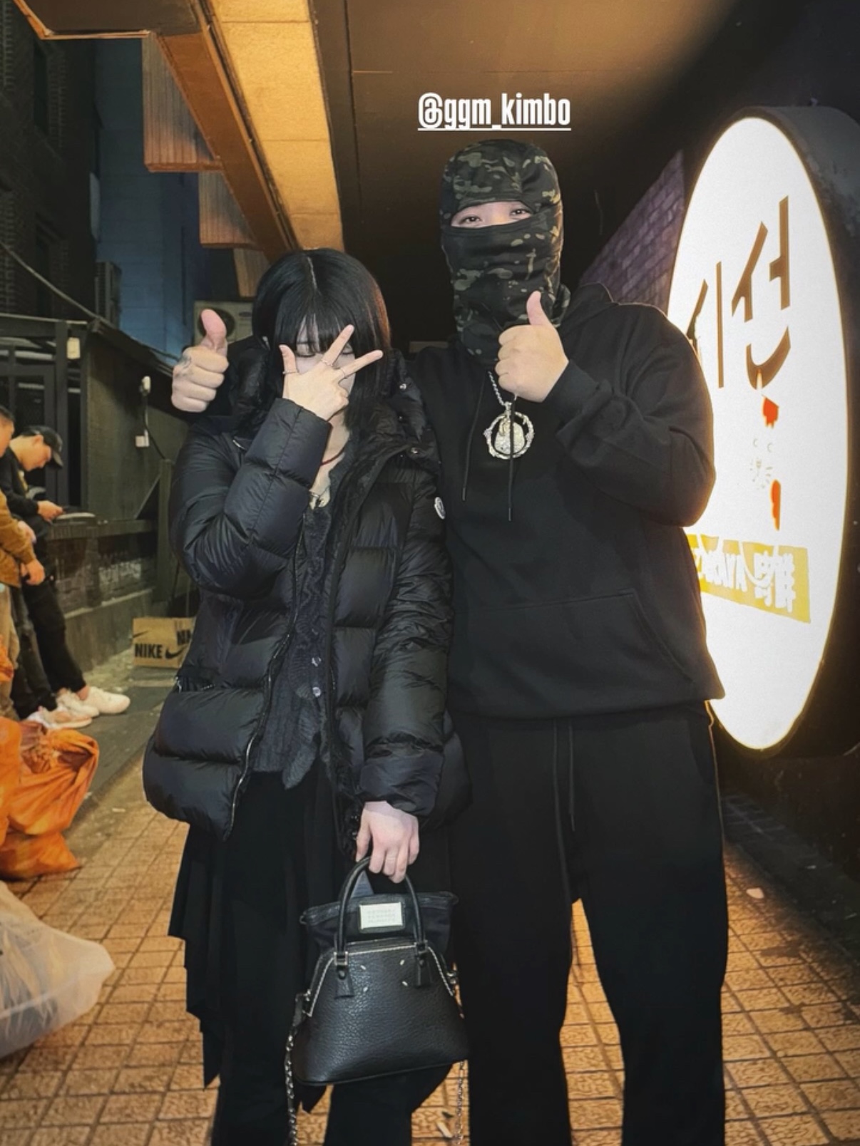 (W) Moncler Boed Hooded Shearing Trim Short Down Jacket Black Beige - 25FW, Maison Margiela 5AC Micro Bag Black 착용 스타일 - 1
