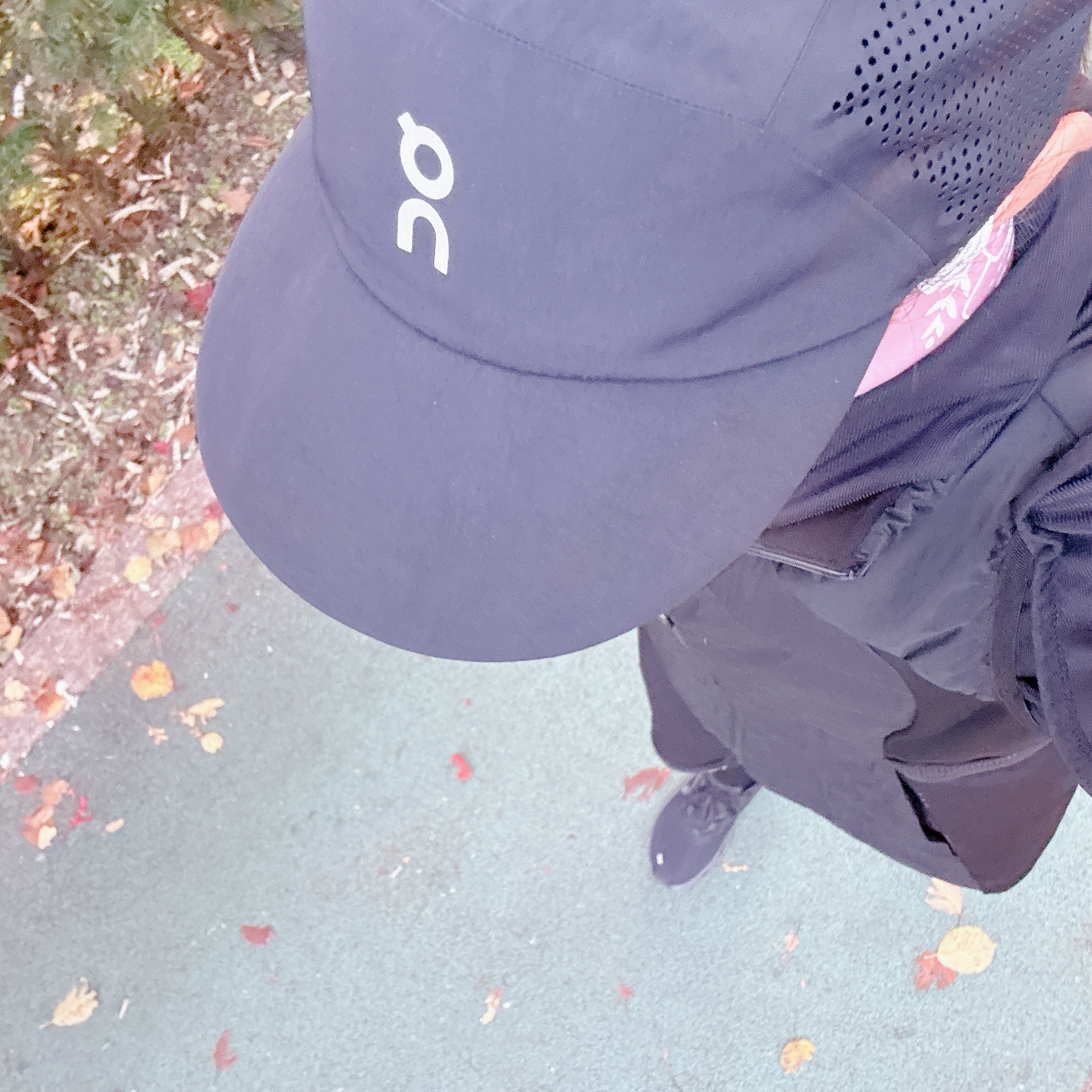 On Running Performance Cap Black 착용 스타일 - 2