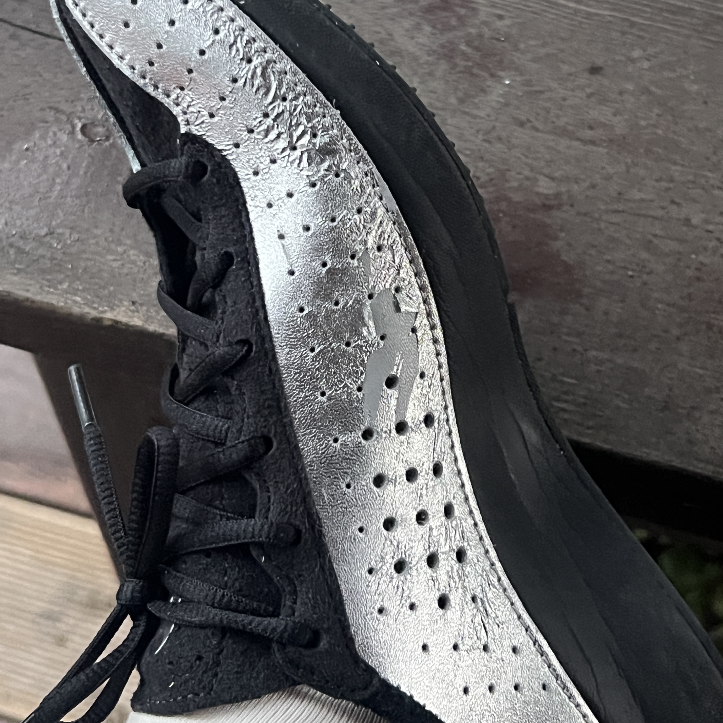 (W) Nike Air Superfly Metallic Silver and Black 착용 스타일 - 1