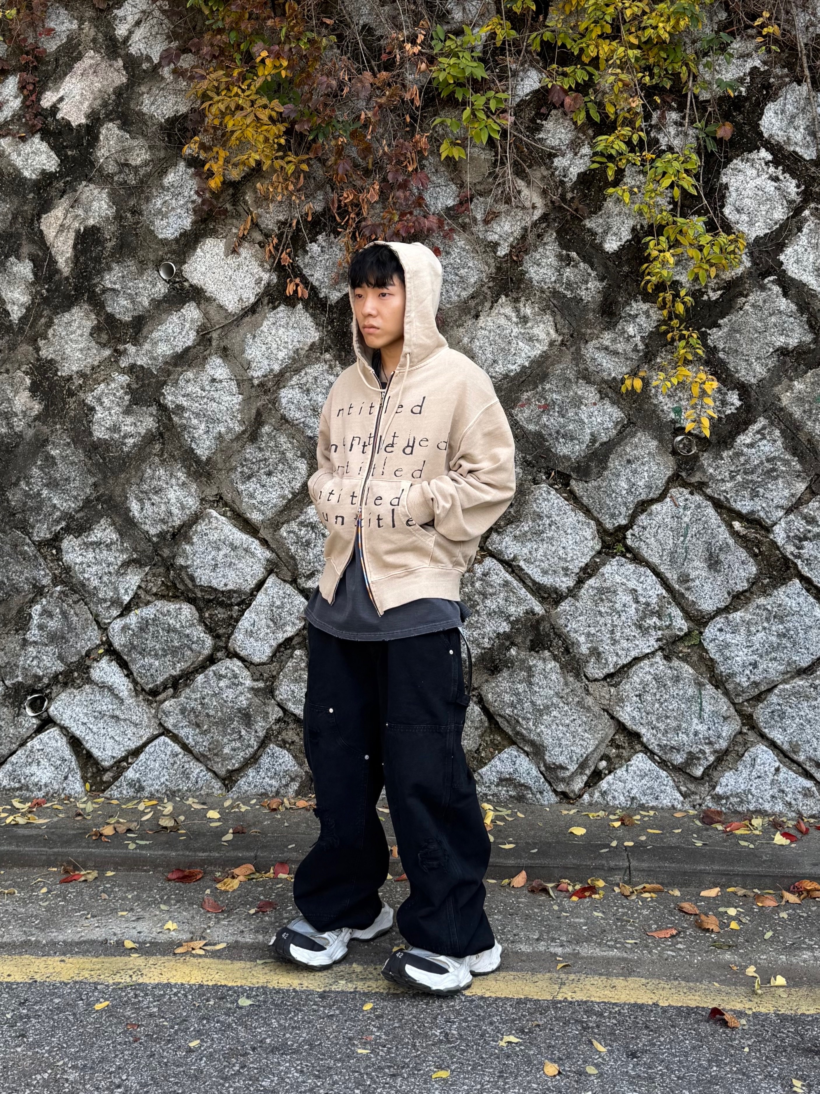 Balenciaga Cargo Sneakers White Grey 착용 스타일 - 1