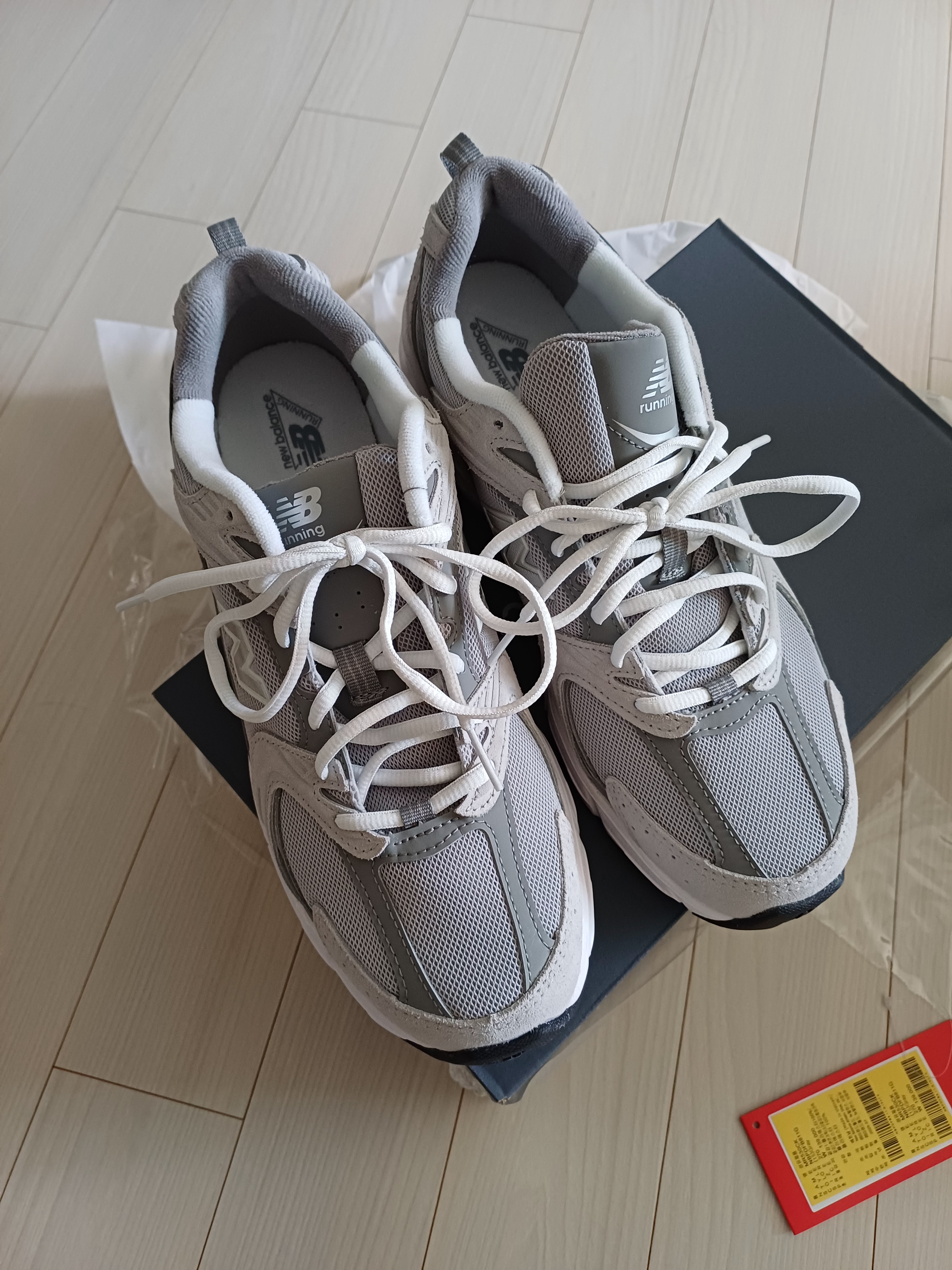 New Balance 530 Grey 착용 스타일 - 4
