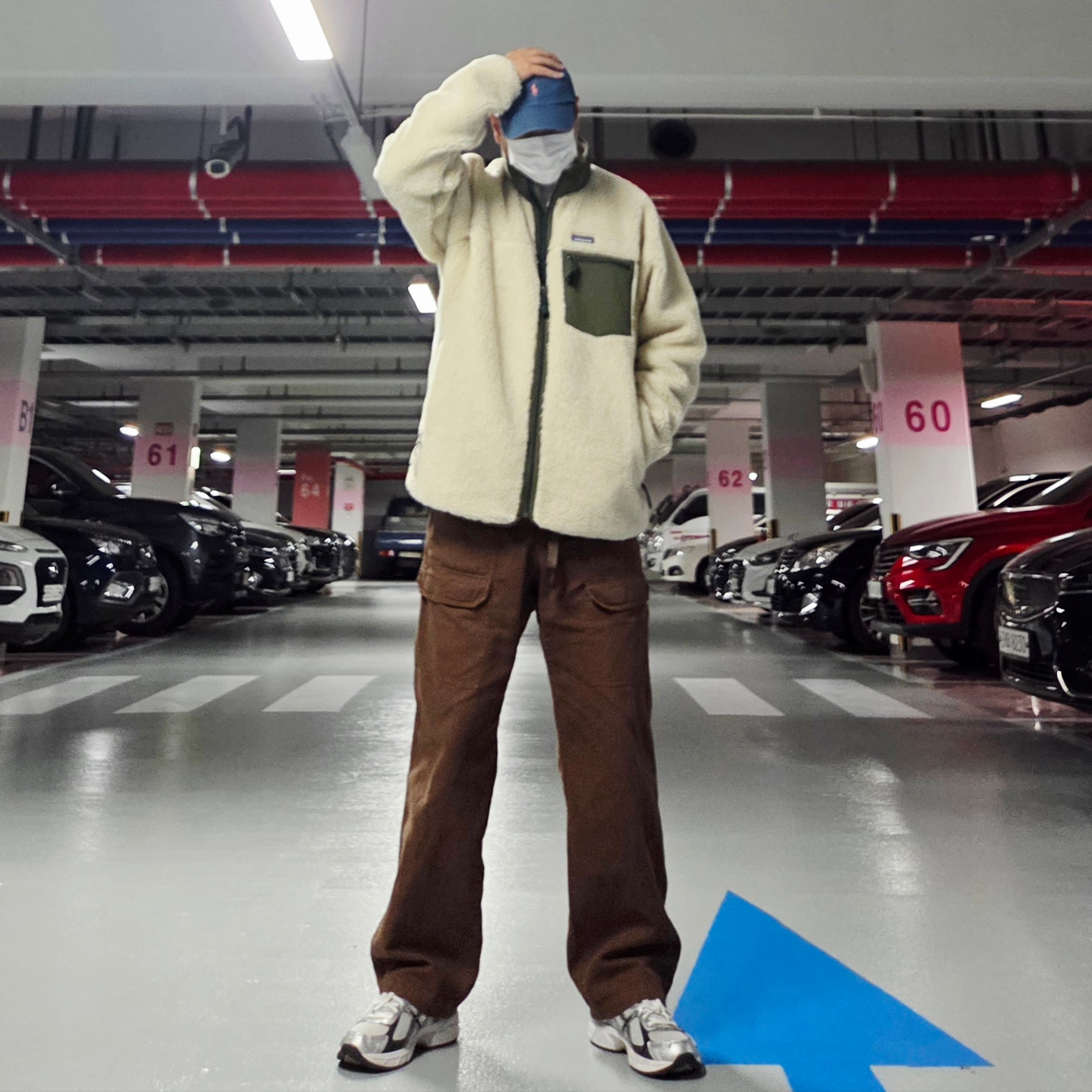 Asics Gel-1130 White Black, Patagonia Classic Retro-X Fleece Jacket Dark Natural W Basin Green 착용 스타일 - 1