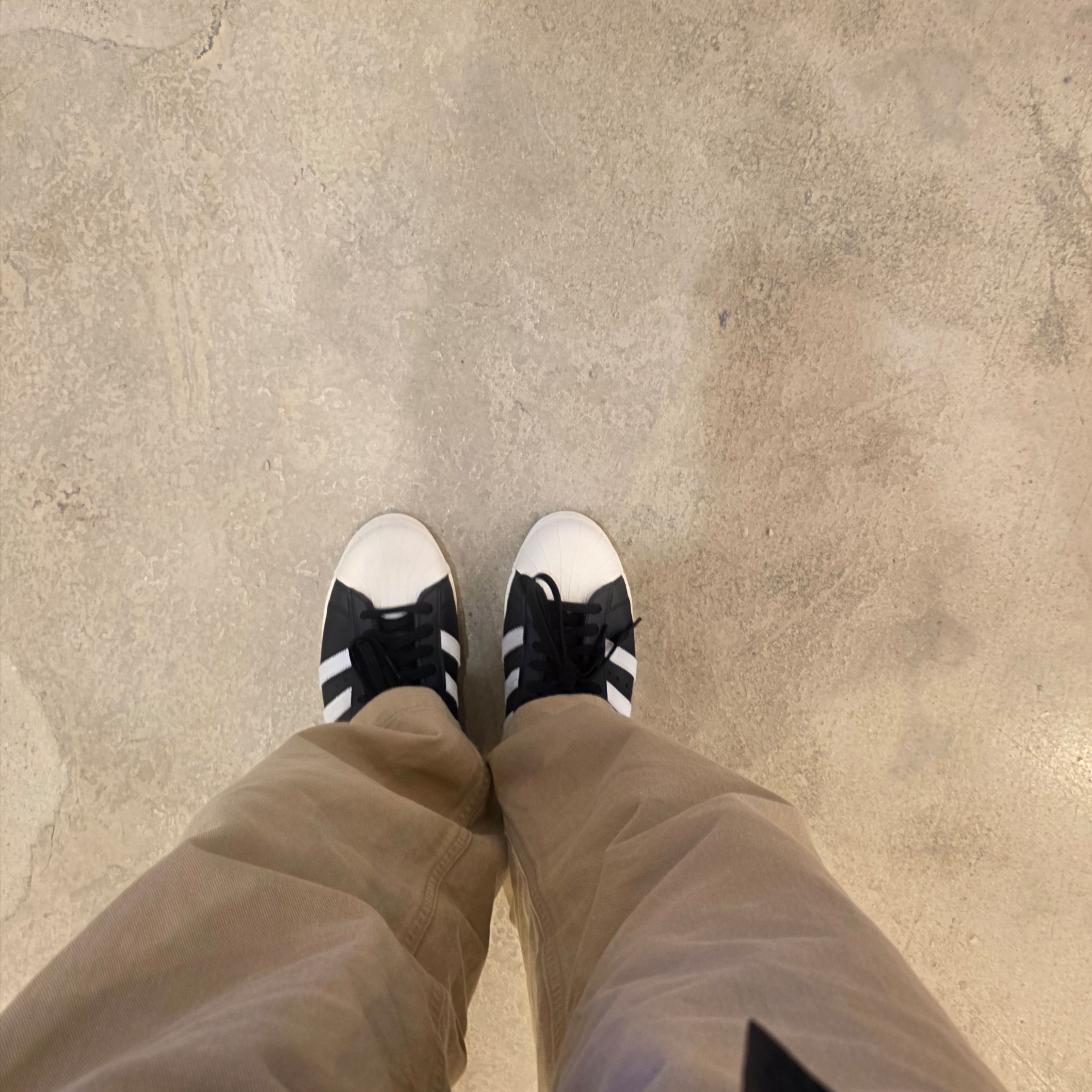 Adidas Superstar 82 FI Core Black 착용 스타일
