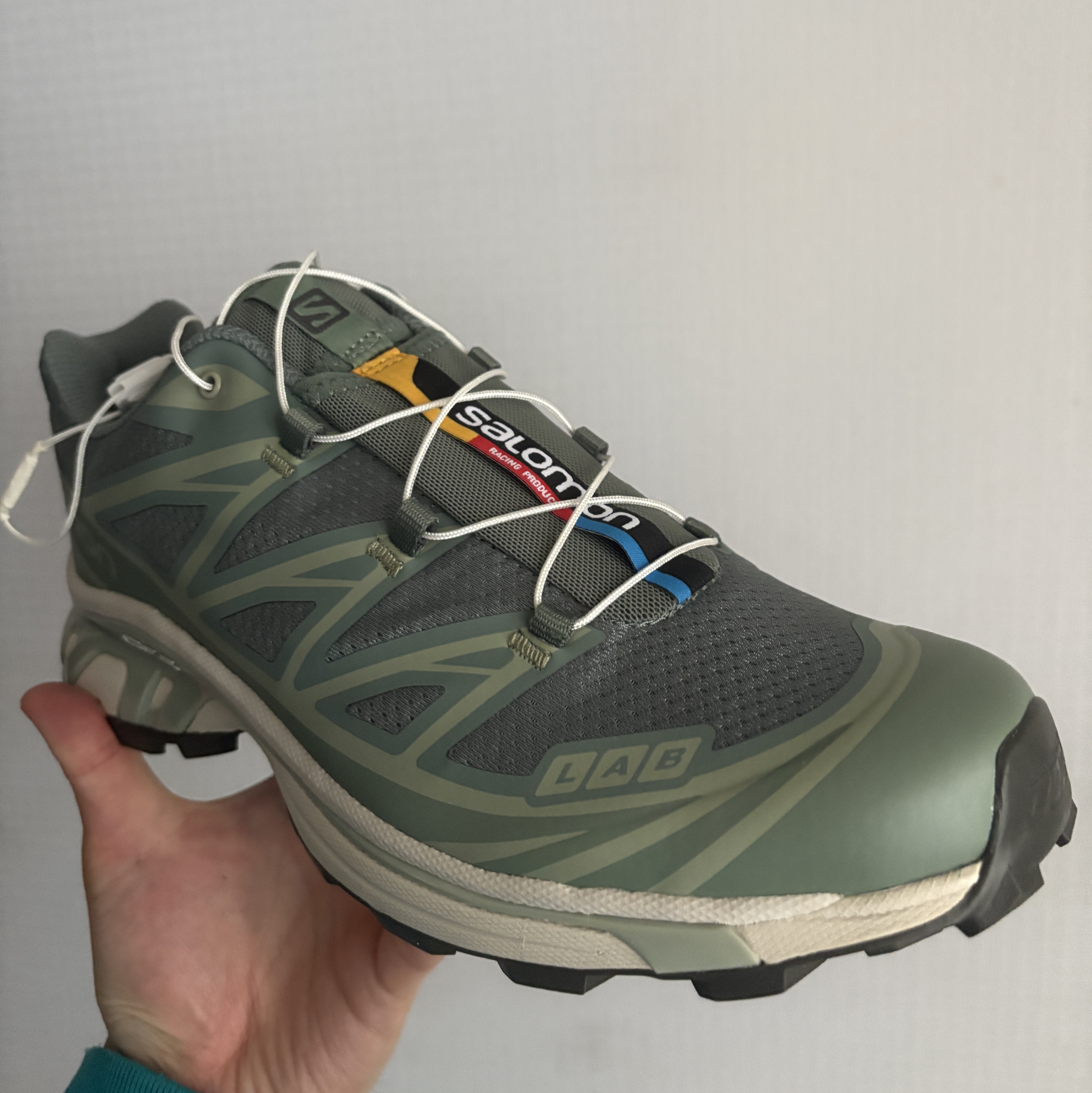 Salomon XT-6 Desert Sage 착용 스타일