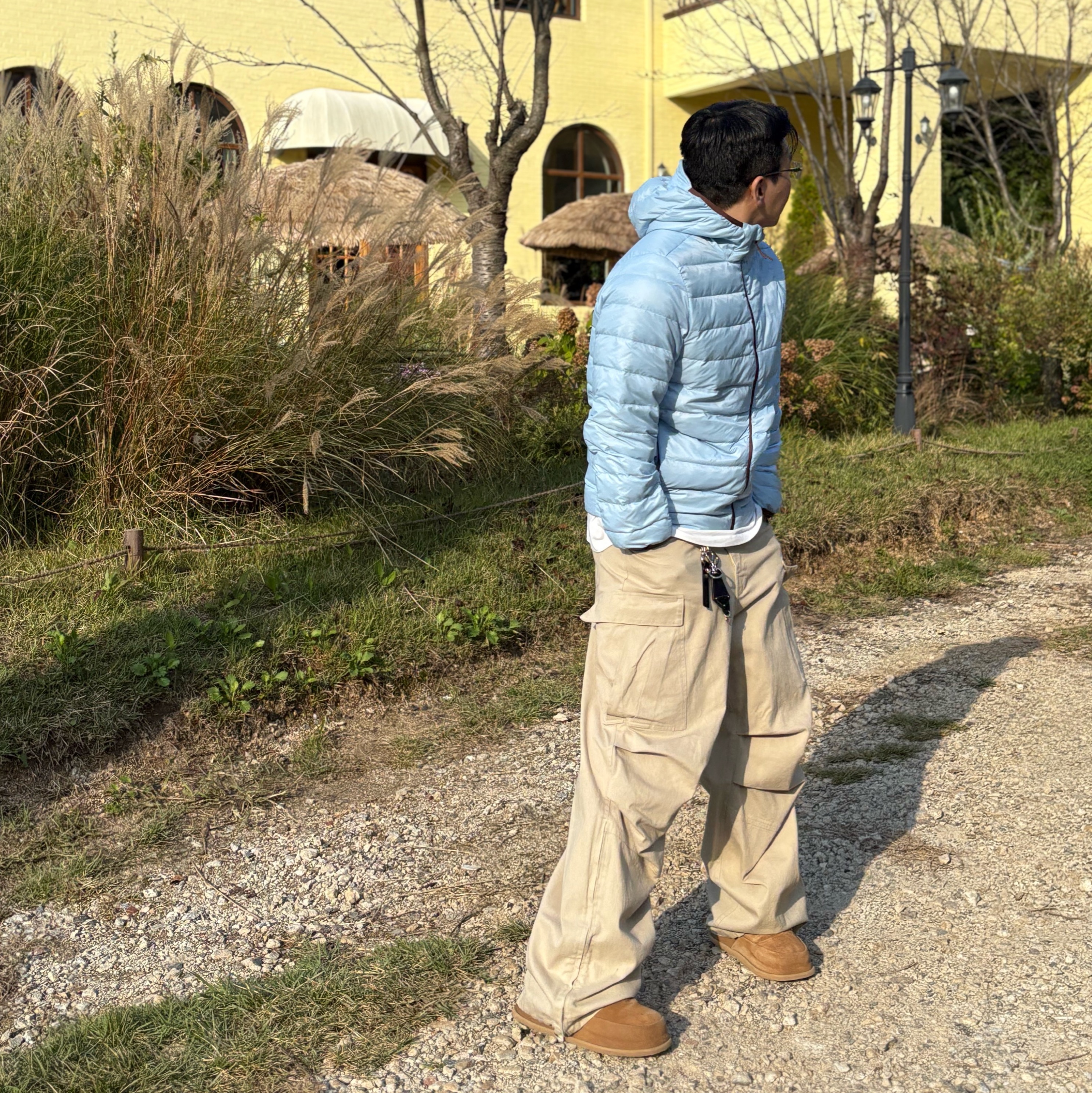 Nonnod Side Zip Cargo Pants Beige, Kinchi x Non Parking N Road Boots Brown 착용 스타일 - 2