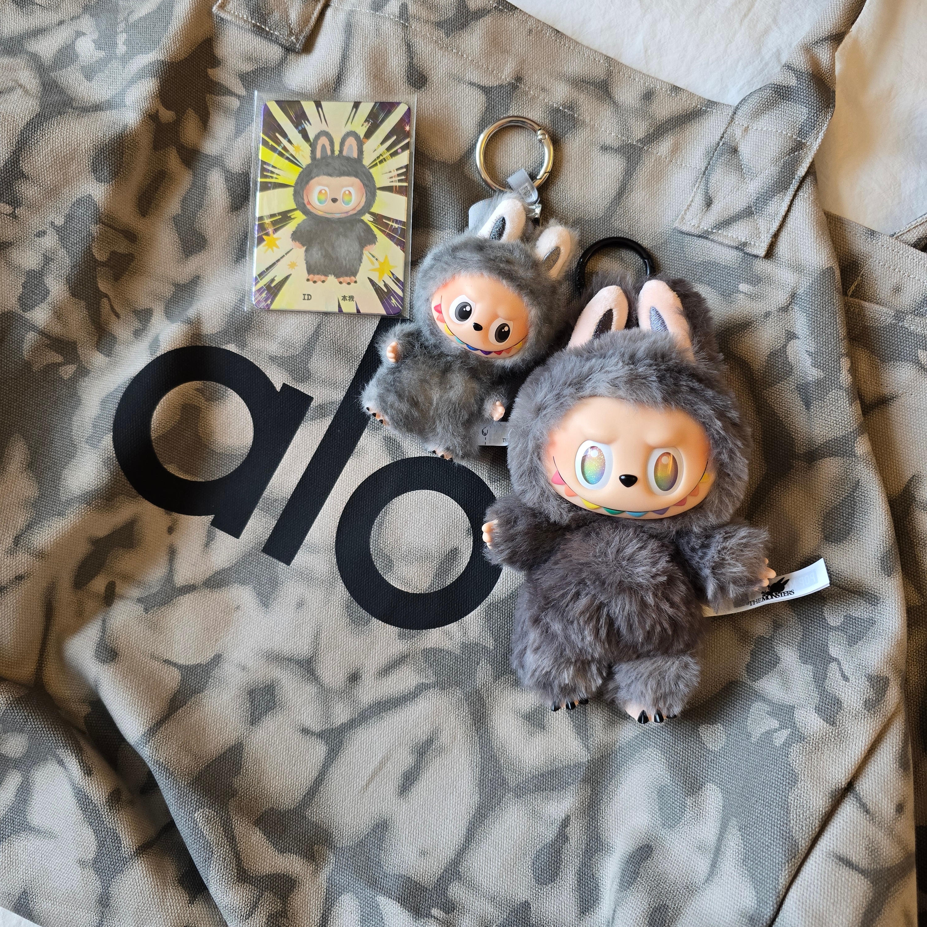 Pop Mart Labubu The Monsters Highlight Series ID Keyring (Opened Case), Alo Yoga Iconic Shopper Tote Bag Grey Tiedye 착용 스타일