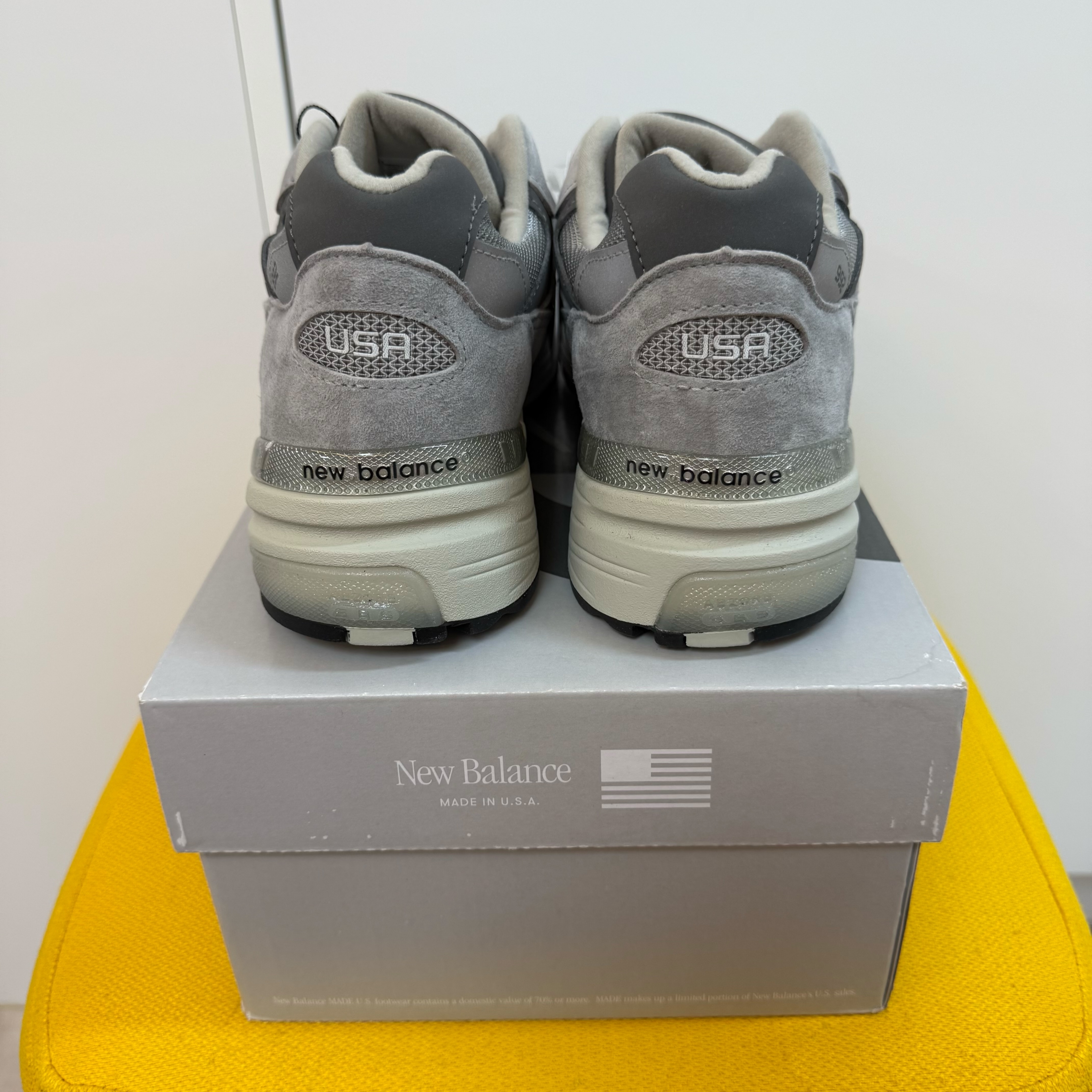 New Balance 992 Made in USA Core Grey Silver Metallic 착용 스타일 - 3