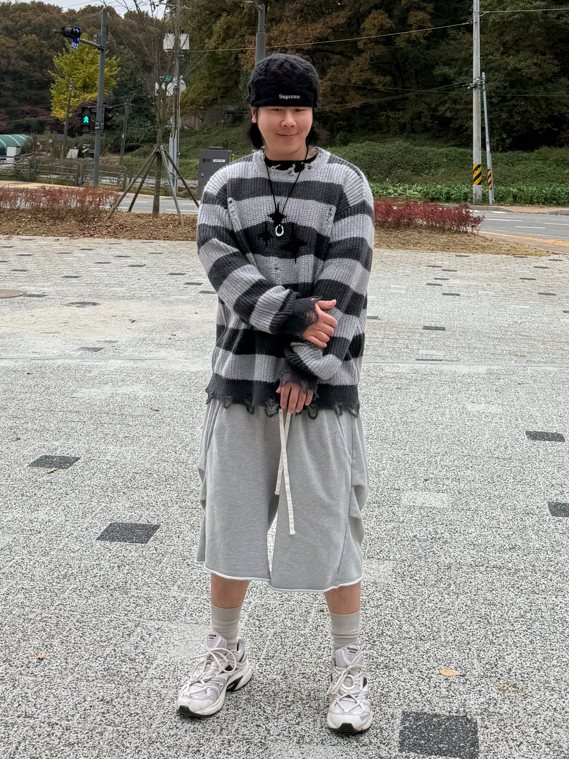 Supreme Block Knit Beanie Black - 25SS 착용 스타일 - 3