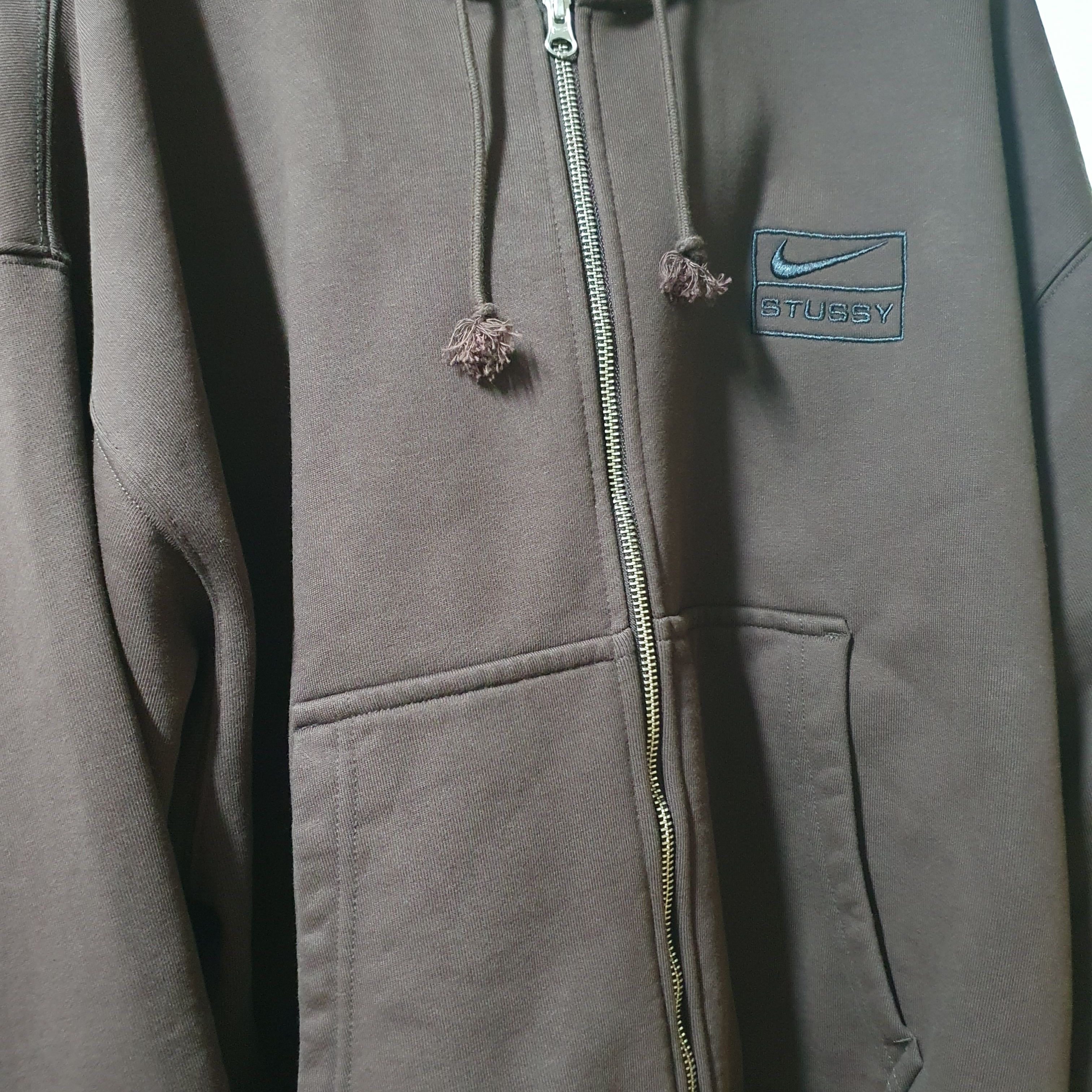 Nike x Stussy Stone Washed Fleece Zip Hoodie Dark Cinder (FJ9175-261) 착용 스타일