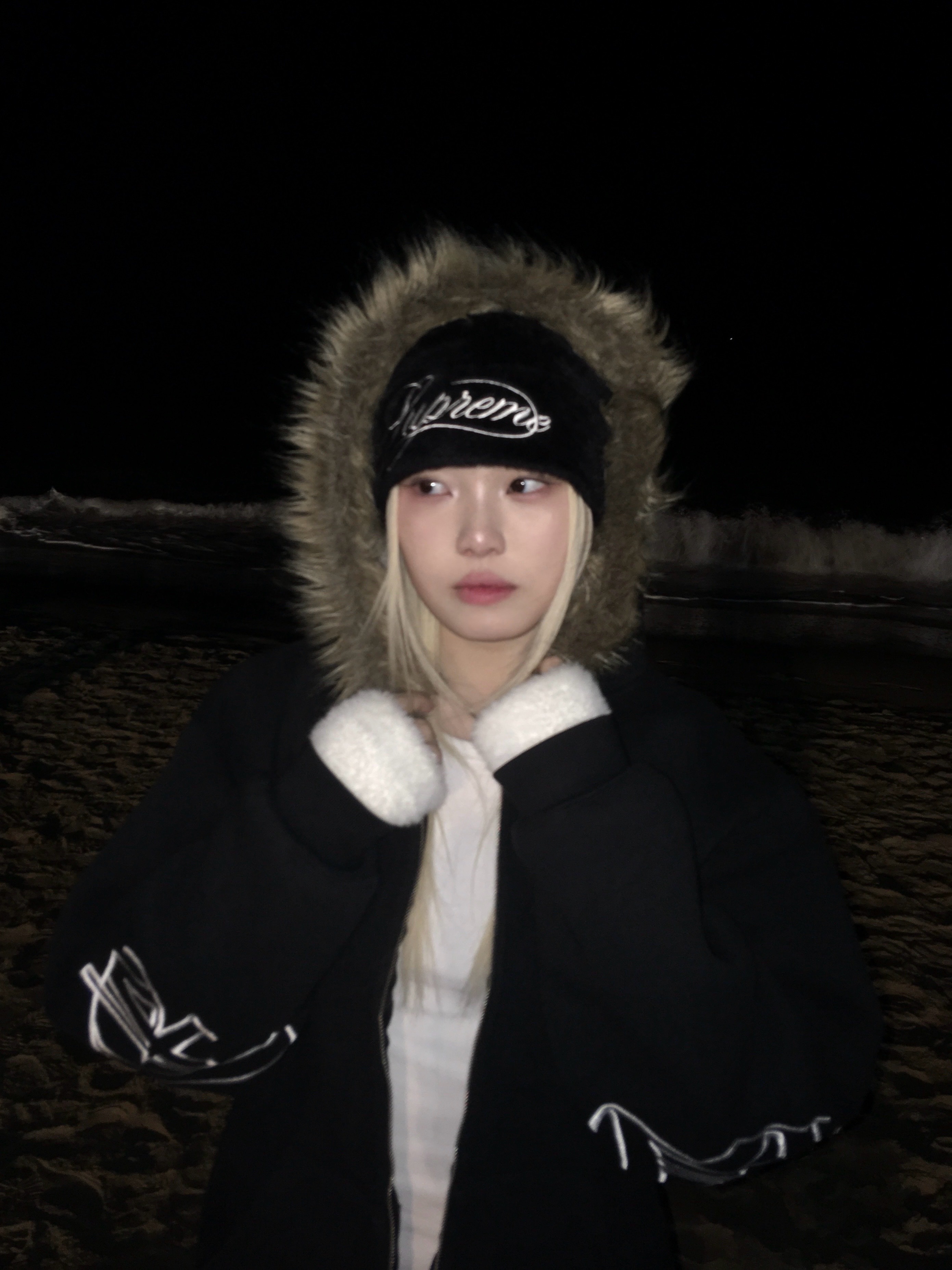 Supreme x Kangol Furgora Script Beanie Black - 25FW, Supreme Faux Fur Zip Up Hooded Sweatshirt Black - 25FW 착용 스타일 - 2