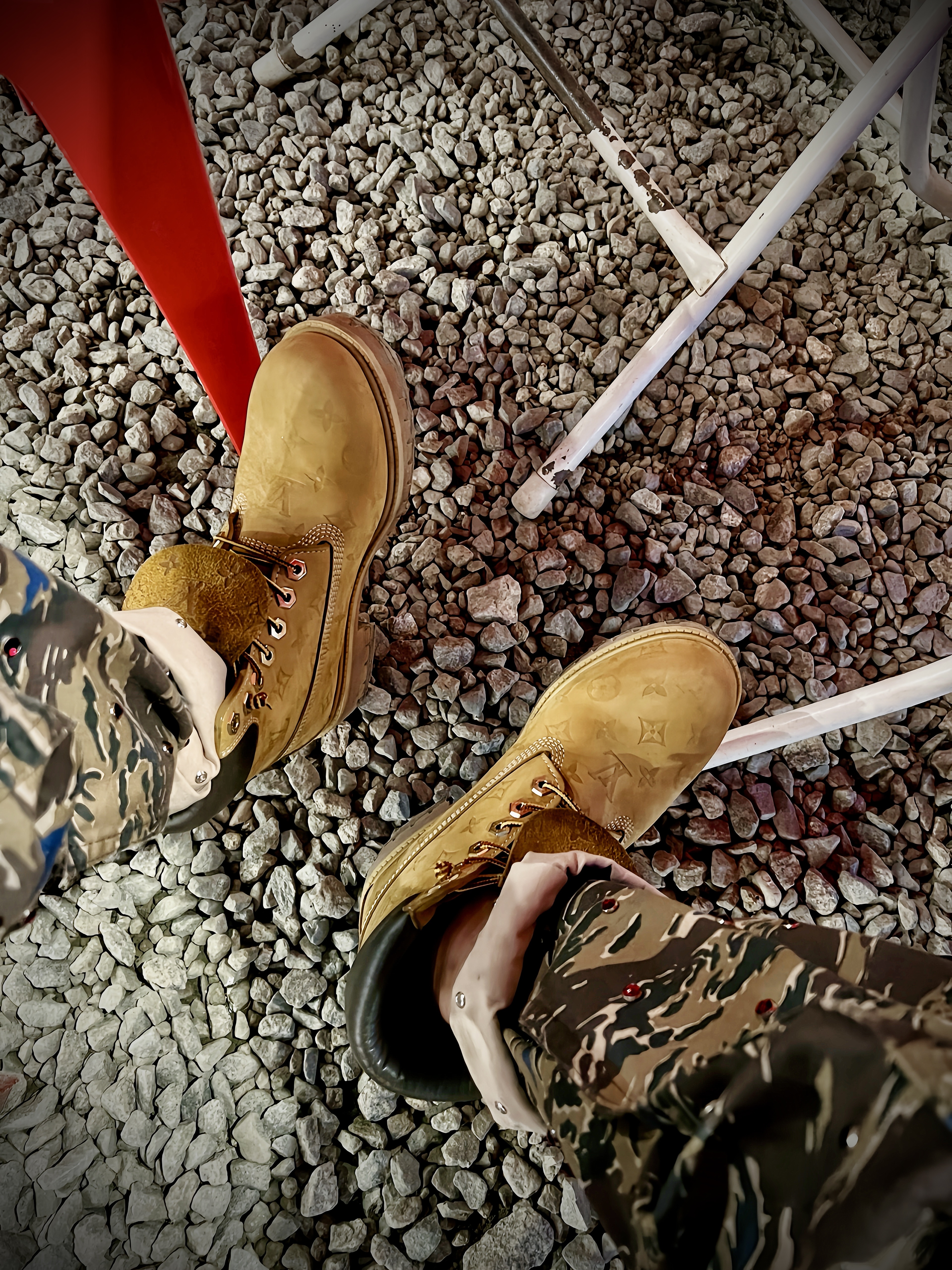 Louis Vuitton x Timberland 6 Inch Ankle Boot Beige, Supreme x Undercover Studded Cargo Pant Brown - 23SS 착용 스타일