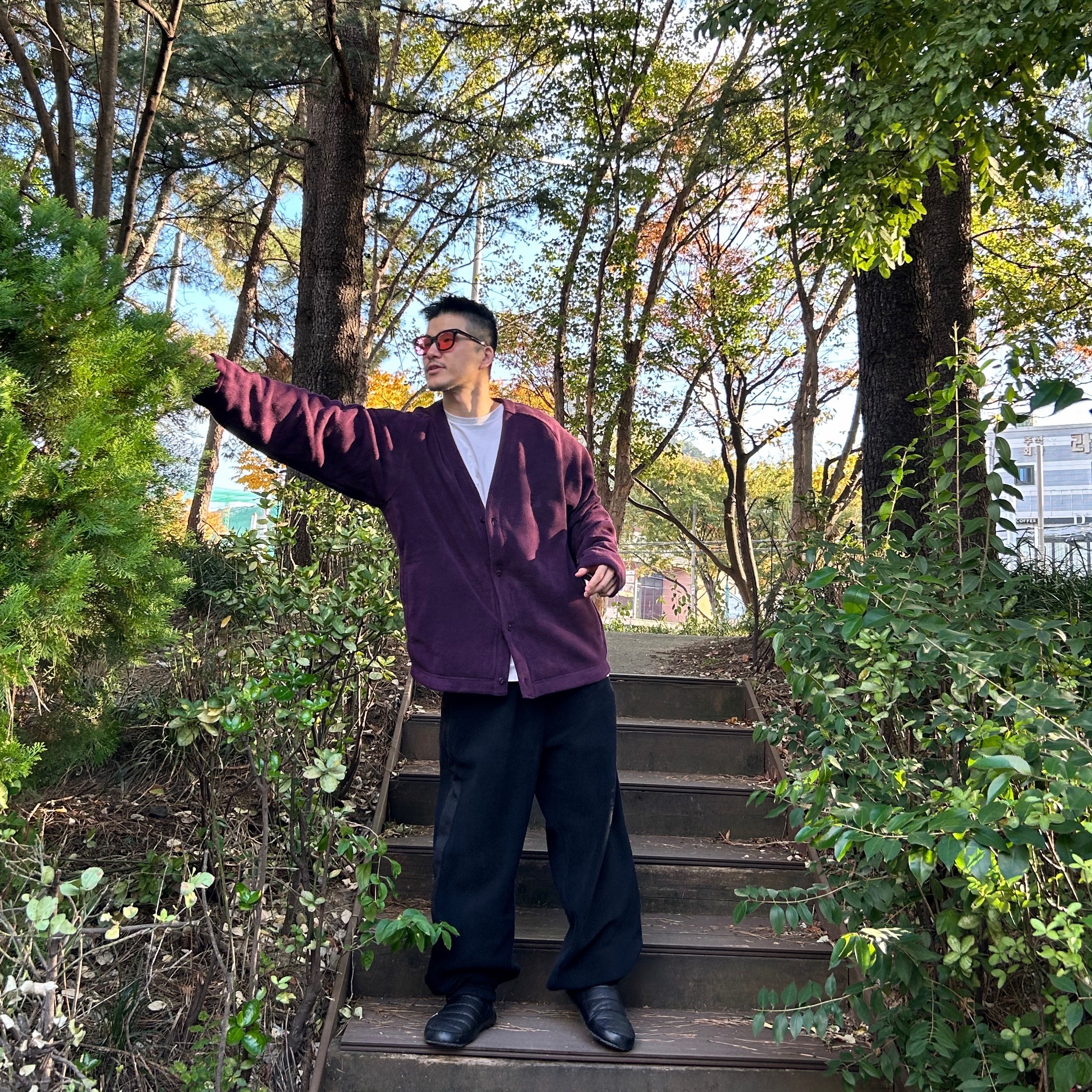 Uniqlo x Needles Fleece Oversized Cardigan Purple - KR, Uniqlo x Needles Fleece Wide Pants Black - KR 착용 스타일 - 4