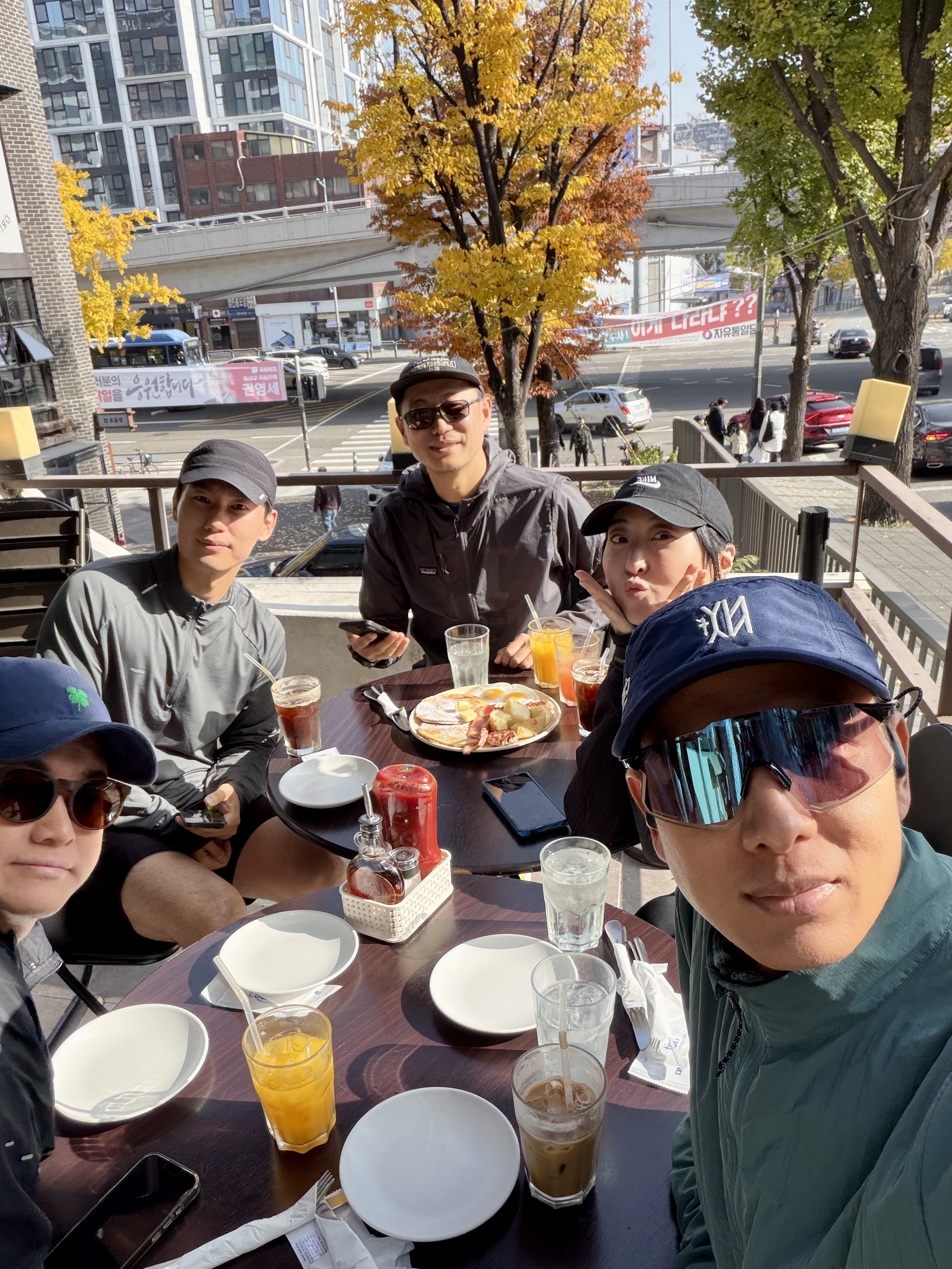 100% Hypercraft LE Bastille Blue Mirror Photochromic Lens, Ciele Athletics GOCap SC QA WWM City New York Navy 착용 스타일 - 1