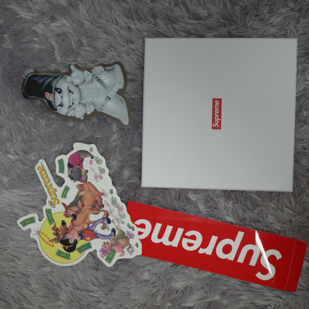 Supreme Leather Chain Wallet Red 착용 스타일 - 1
