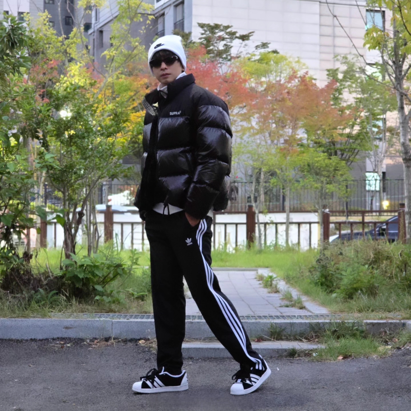 Nike NSW Utility Futura Beanie White, Adidas Adicolor Classics Beckenbauer Track Jacket Black - KR Sizing 착용 스타일 - 4