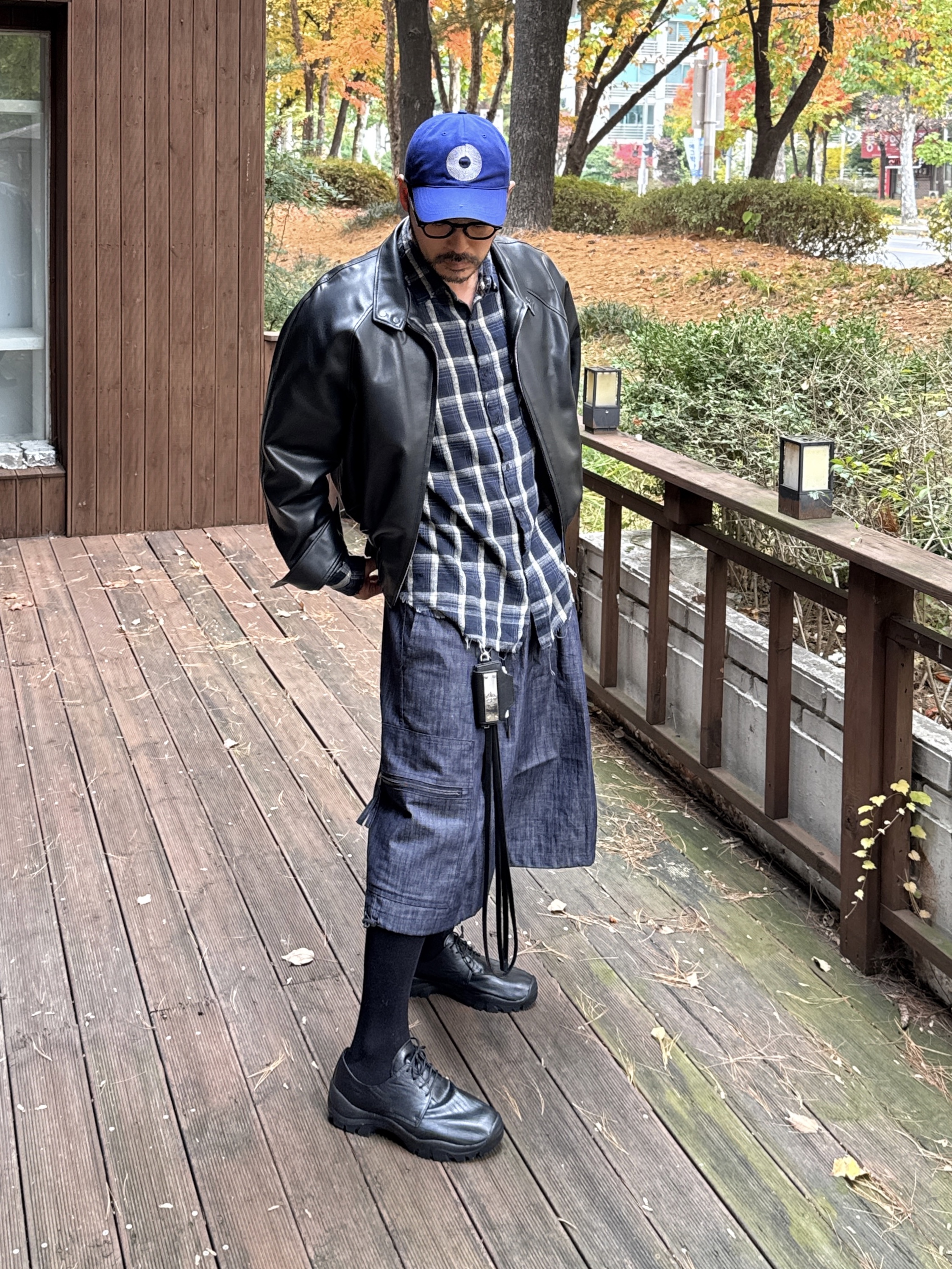 Curated Parade Uncircle Cap Blue, COREOFALCHEMY Qubi Trailer Hybrid Derby Shoes 착용 스타일 - 4