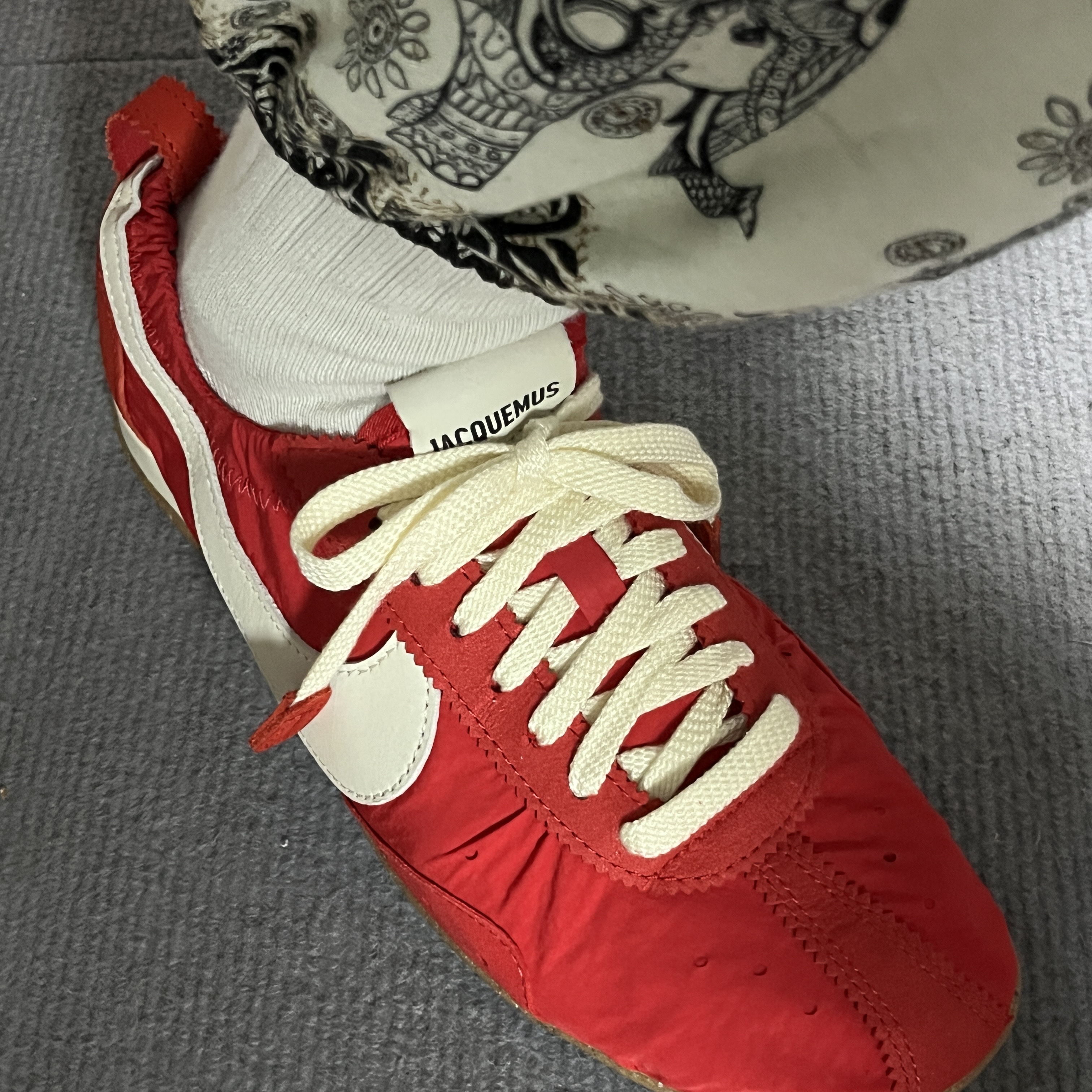 Nike x Jacquemus Moon Shoe SP University Red and Bicycle Yellow 착용 스타일 - 6