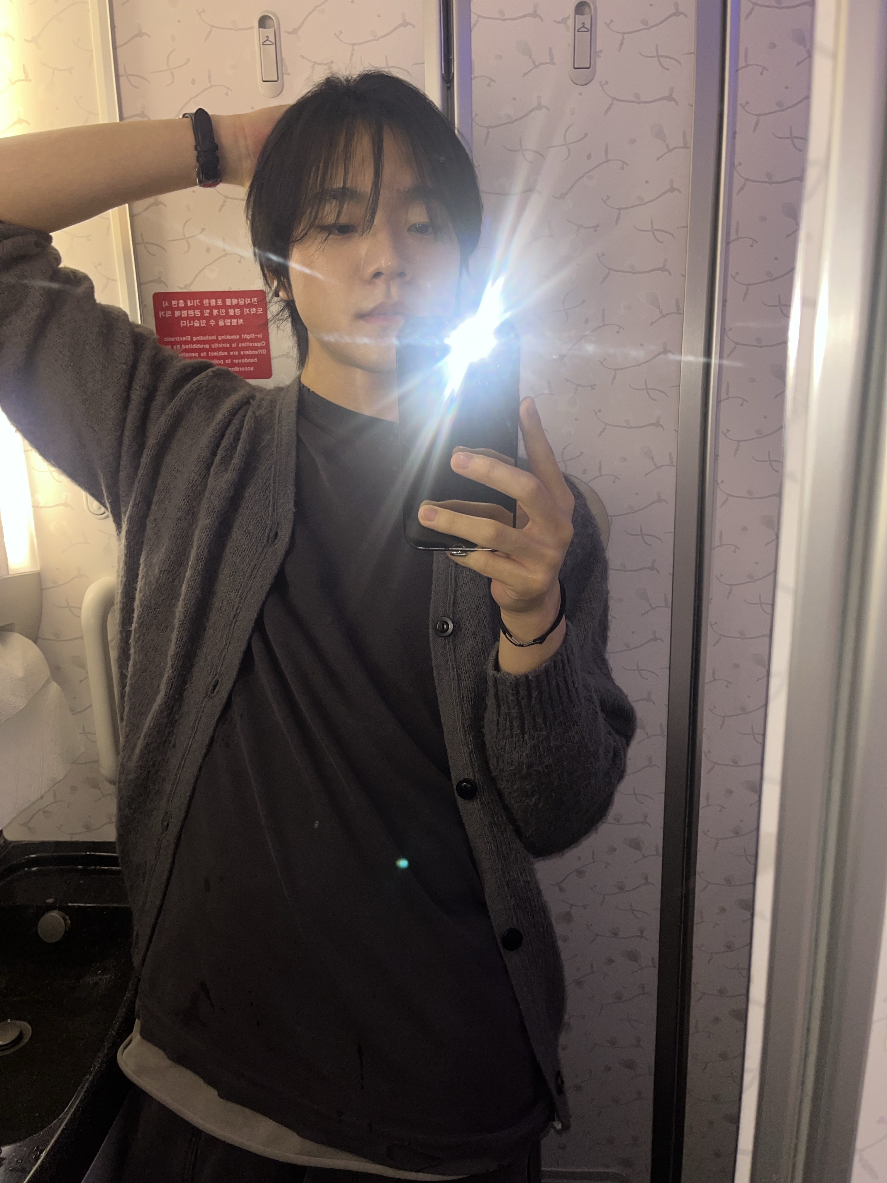 Polyteru Human Index Human Sleeveless Gray Beige 착용 스타일