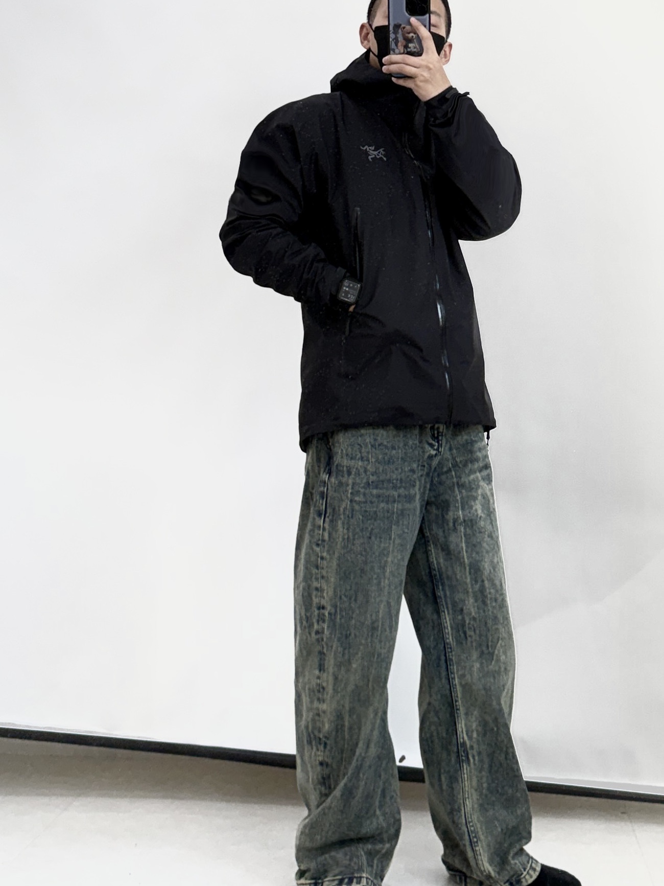Millo Archive Reflect Curved Pants Oil Blue, Arc'teryx Beta Jacket Black 착용 스타일