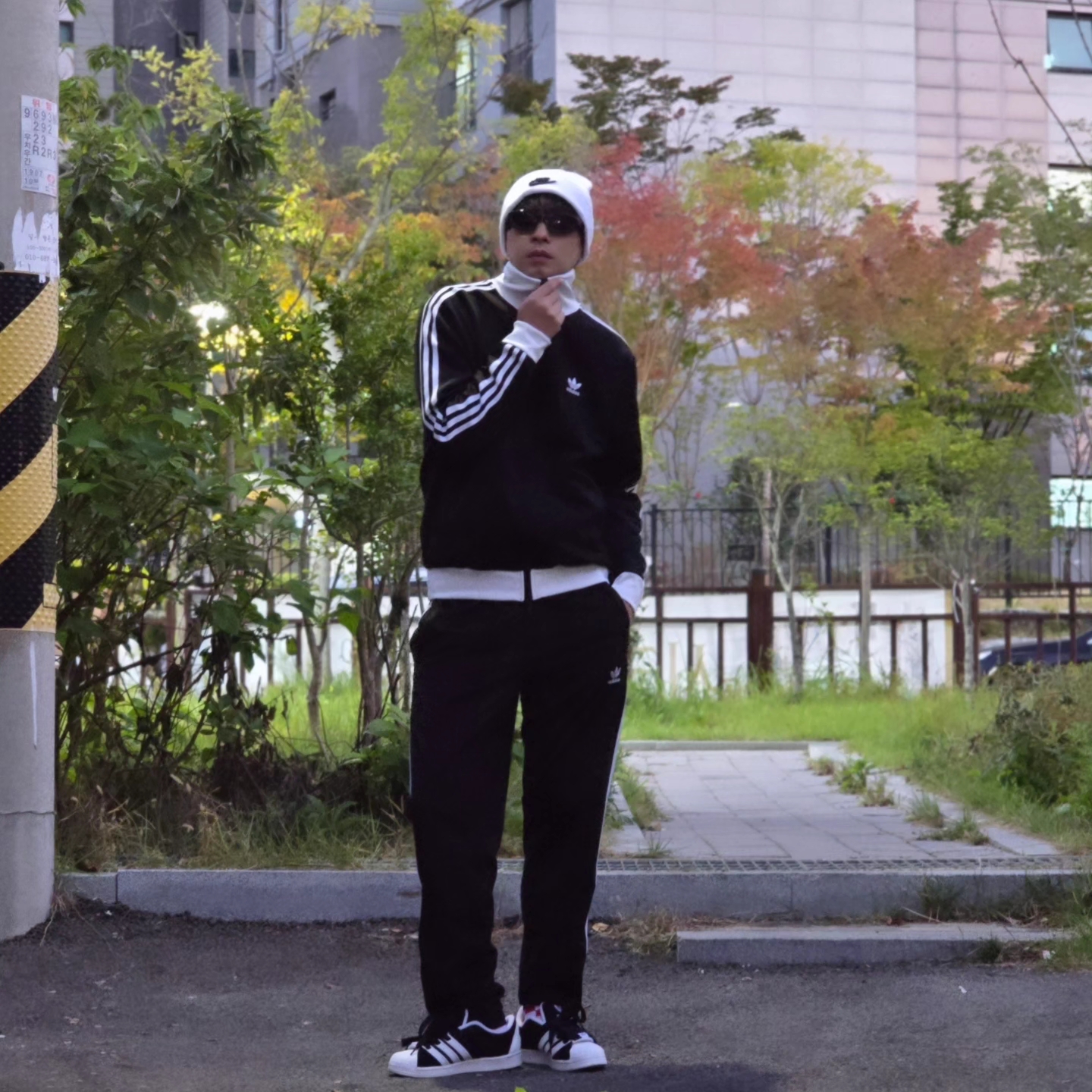 Nike NSW Utility Futura Beanie White, Adidas Adicolor Classics Beckenbauer Track Jacket Black - KR Sizing 착용 스타일 - 8