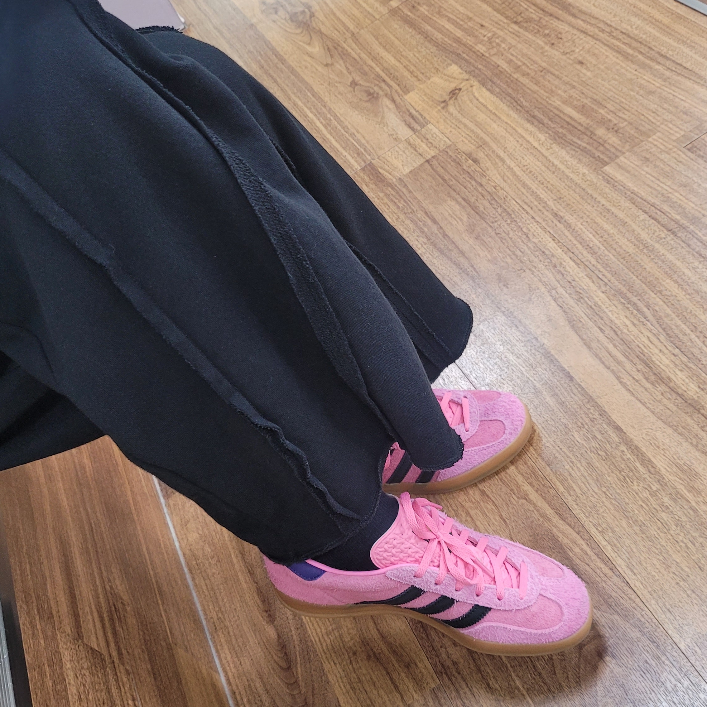 (W) Adidas Gazelle Indoor Bliss Pink 착용 스타일