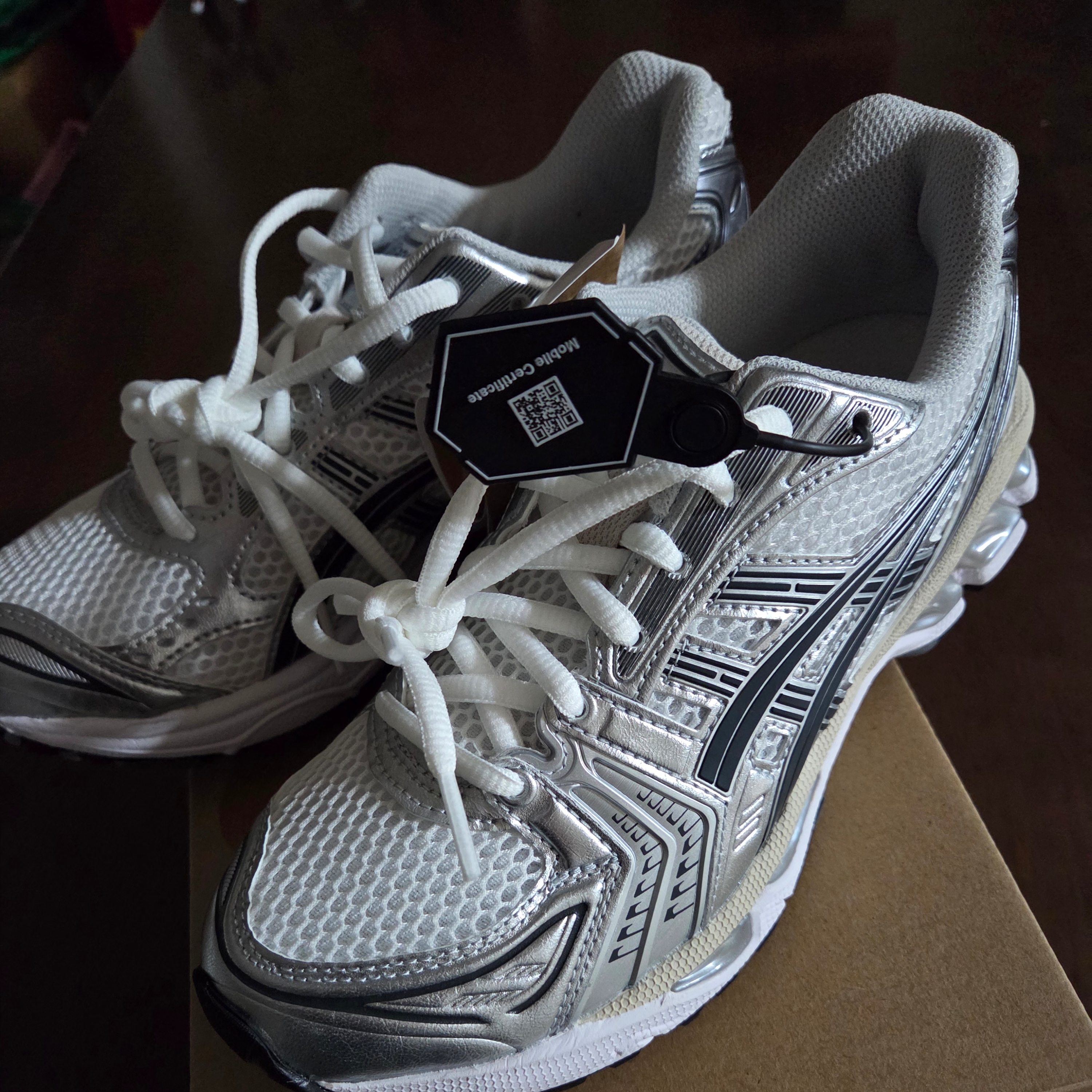 Asics Gel-Kayano 14 White Graphite Grey 착용 스타일