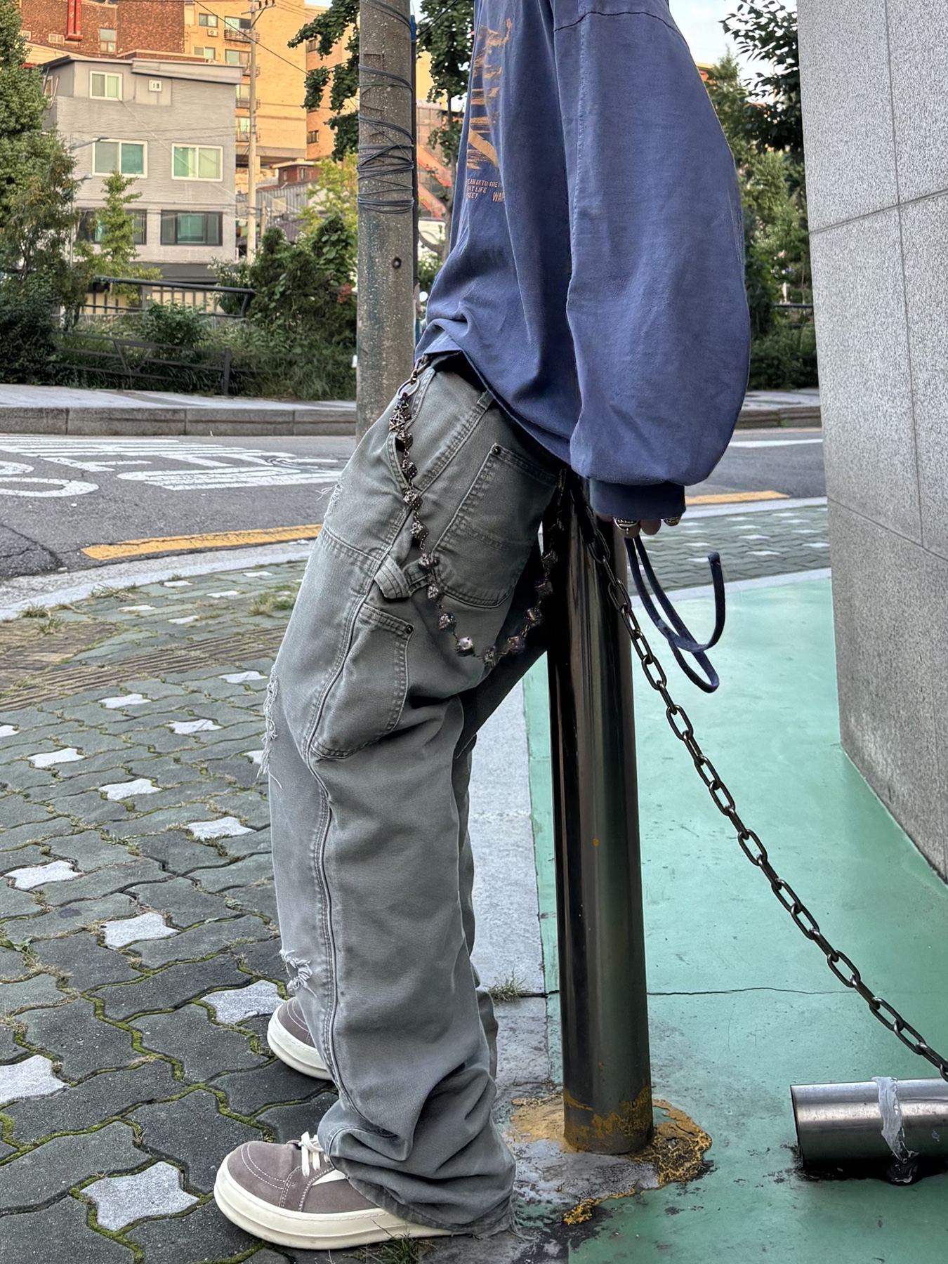 Wapworks Wp Military Shirring Crop Crewneck Navy, Rick Owens Vintage Sneaks Forest Milk 착용 스타일 - 3