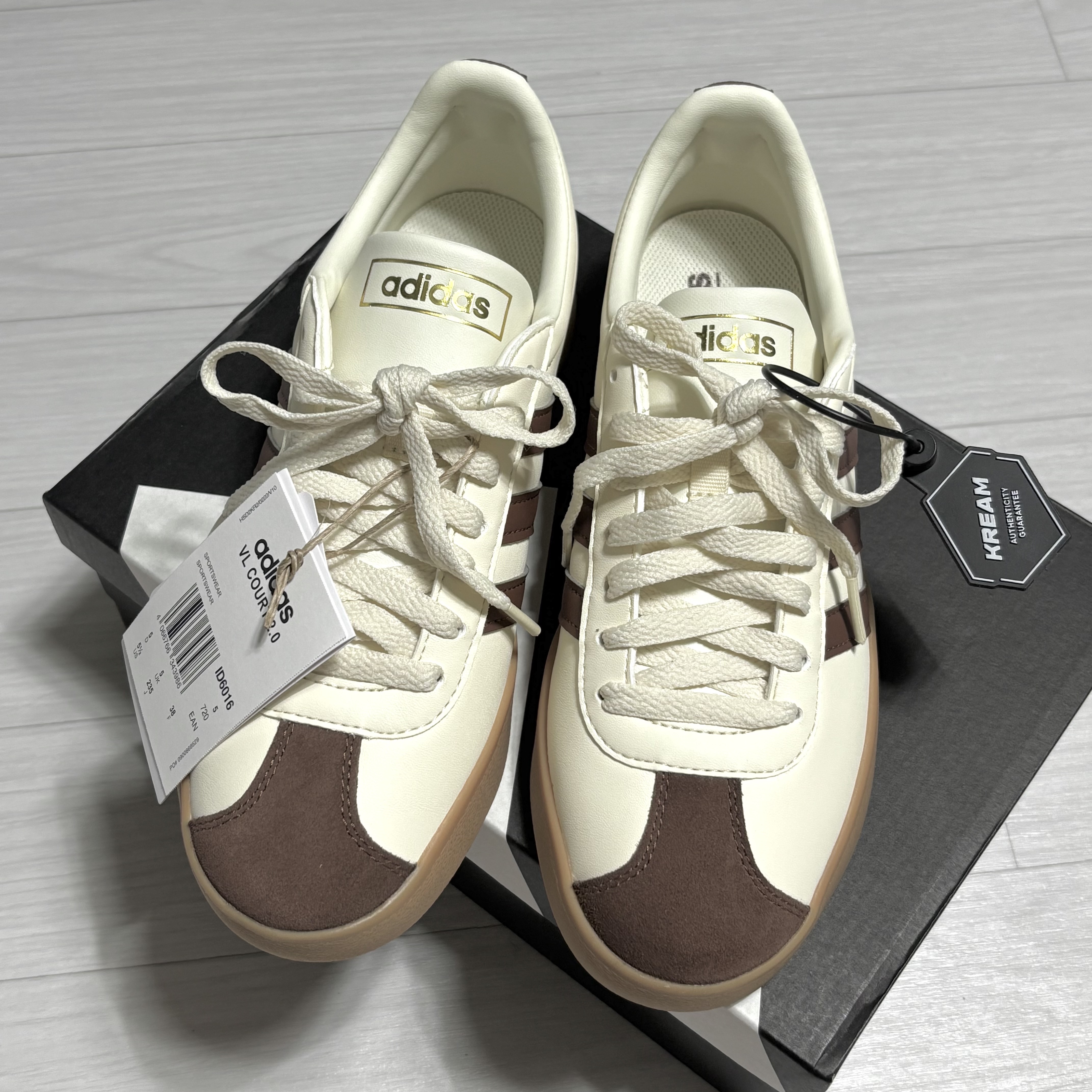 Adidas VL Court 2.0 Cream Brown 착용 스타일 - 2